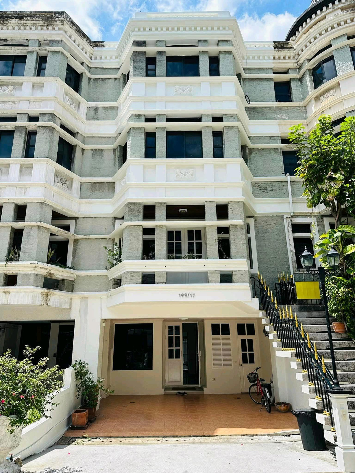 For RentTownhomeSukhumvit, Asoke, Thonglor : 📌 Good location, convenient travel, can enter and exit many routes, including Sukhumvit, Asoke, Ekkamai, Thonglor.