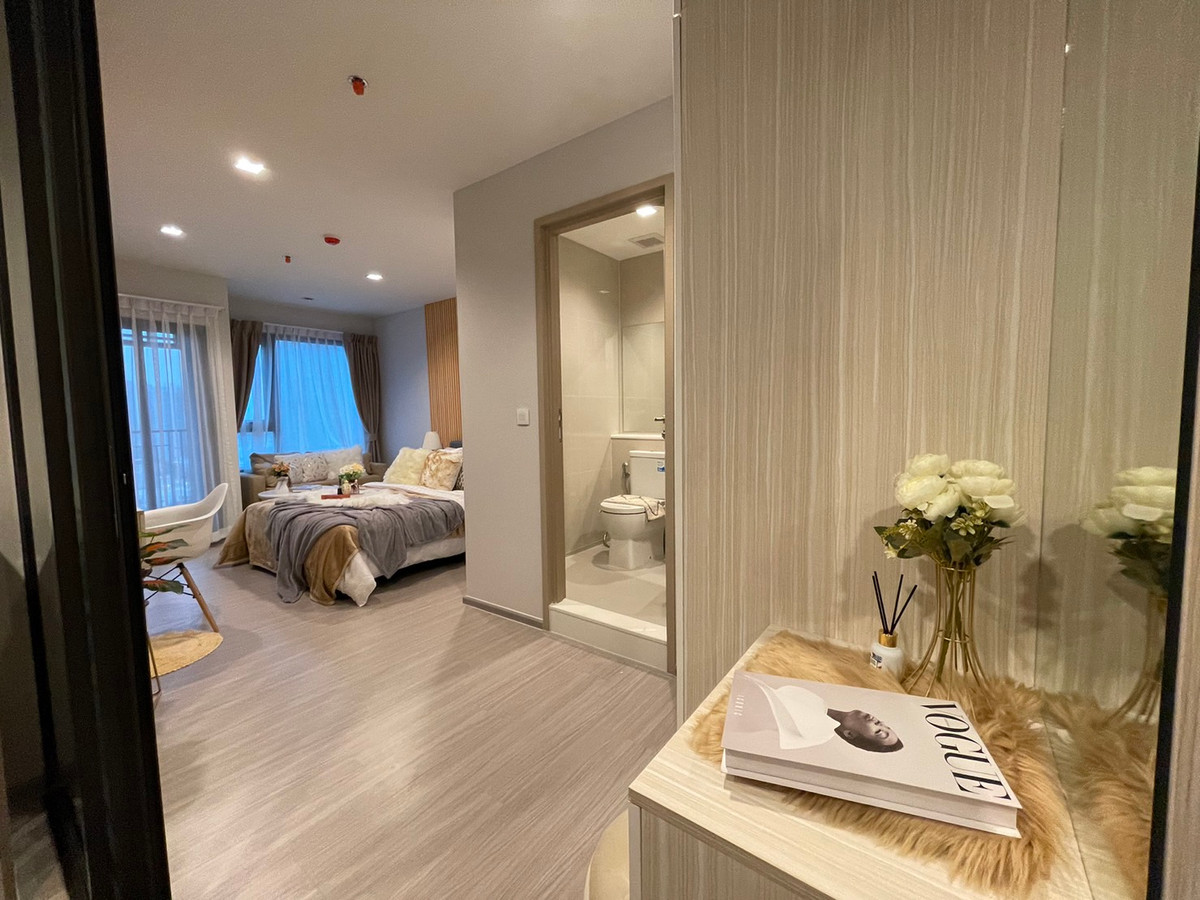 For RentCondoThaphra, Talat Phlu, Wutthakat : Life Sathorn Sierra, very beautiful room, available for rent, open view, feel free to inquire.