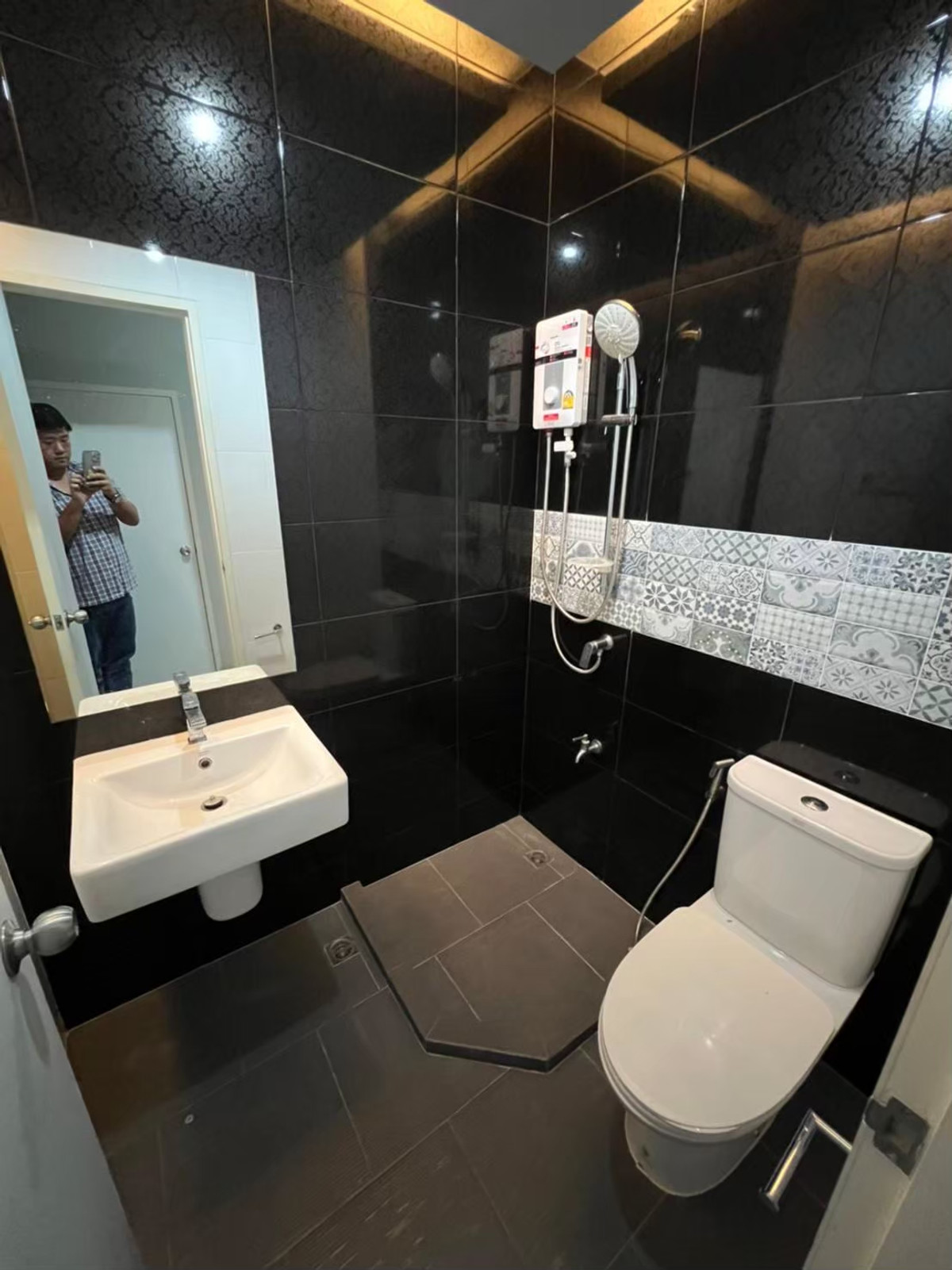 For RentTownhomePhutthamonthon, Salaya : Townhome for rent, decorated and ready to move in. Forre Village, Salaya (road behind Mahidol University and Rajamangala University of Technology Rattanakosin)