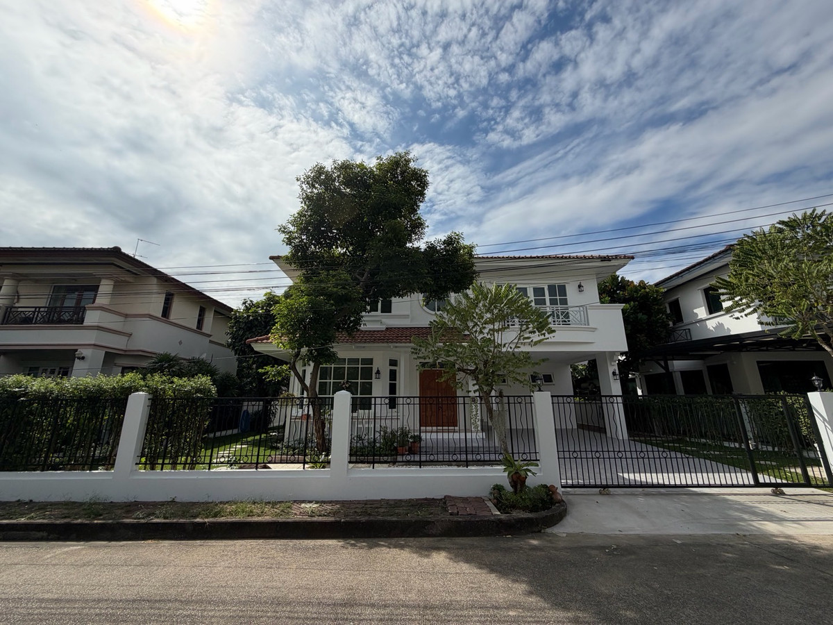 For SaleHouseKasetsart, Ratchayothin : Nantawan Watcharaphon - Phahonyothin ✨ Newly renovated entire house, white, clean, luxurious, ready to move in.
