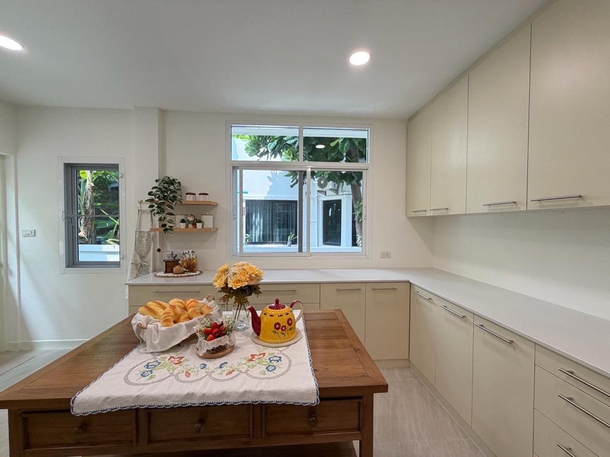 For SaleHouseKasetsart, Ratchayothin : Nantawan Watcharaphon - Phahonyothin ✨ Newly renovated entire house, white, clean, luxurious, ready to move in.