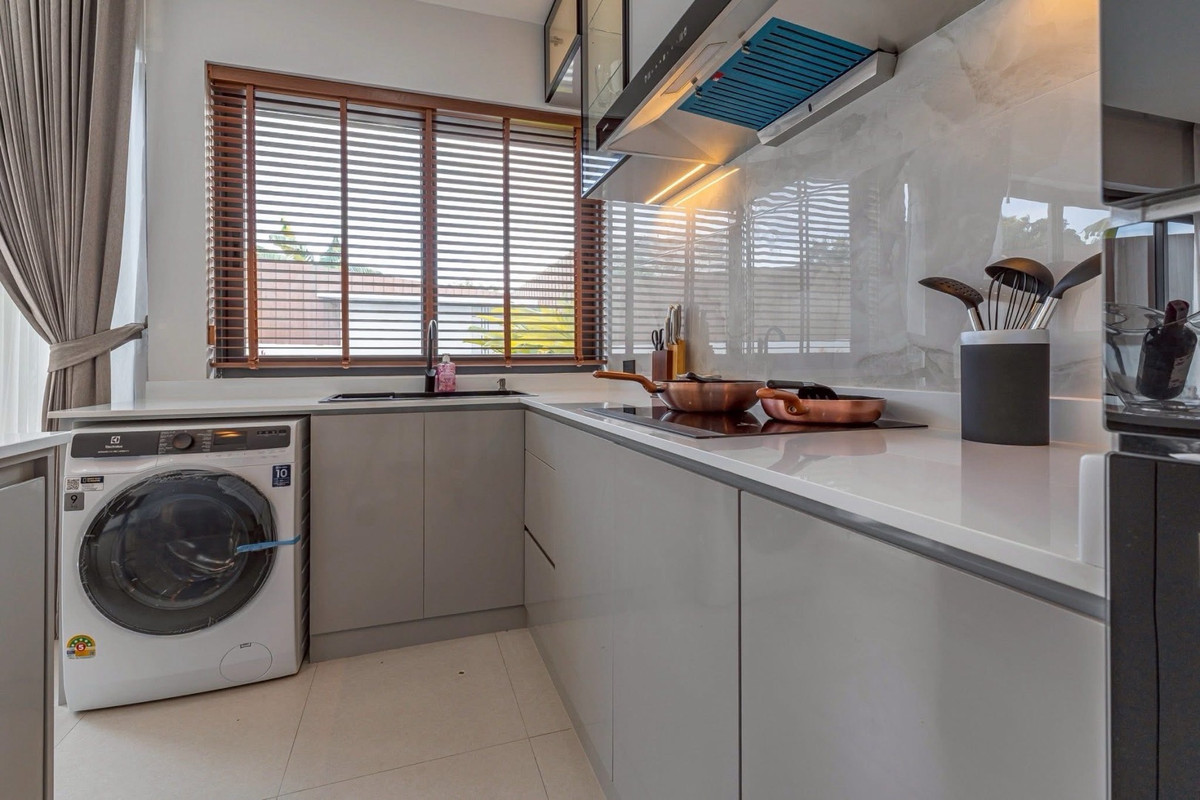 ขายพัทยา บางแสน ชลบุรี สัตหีบ : บ้านเดี่ยว ชั้นเดียว พร้อมสระว่ายน้ำ รวมเฟอร์นิเจอร์เครื่องใช้ไฟฟ้าแต่งครบ 