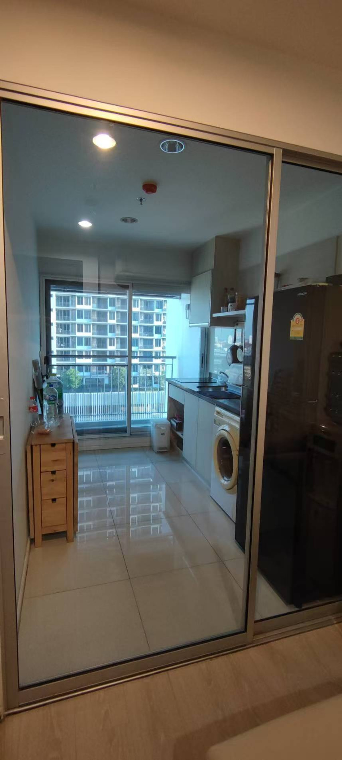 For RentCondoSathorn, Narathiwat : (Not accepting agents) For rent RHYTHM SATHORN NARATHIWAS 20,000B/MONTH Ready to move in, contact ID jubilojoy1