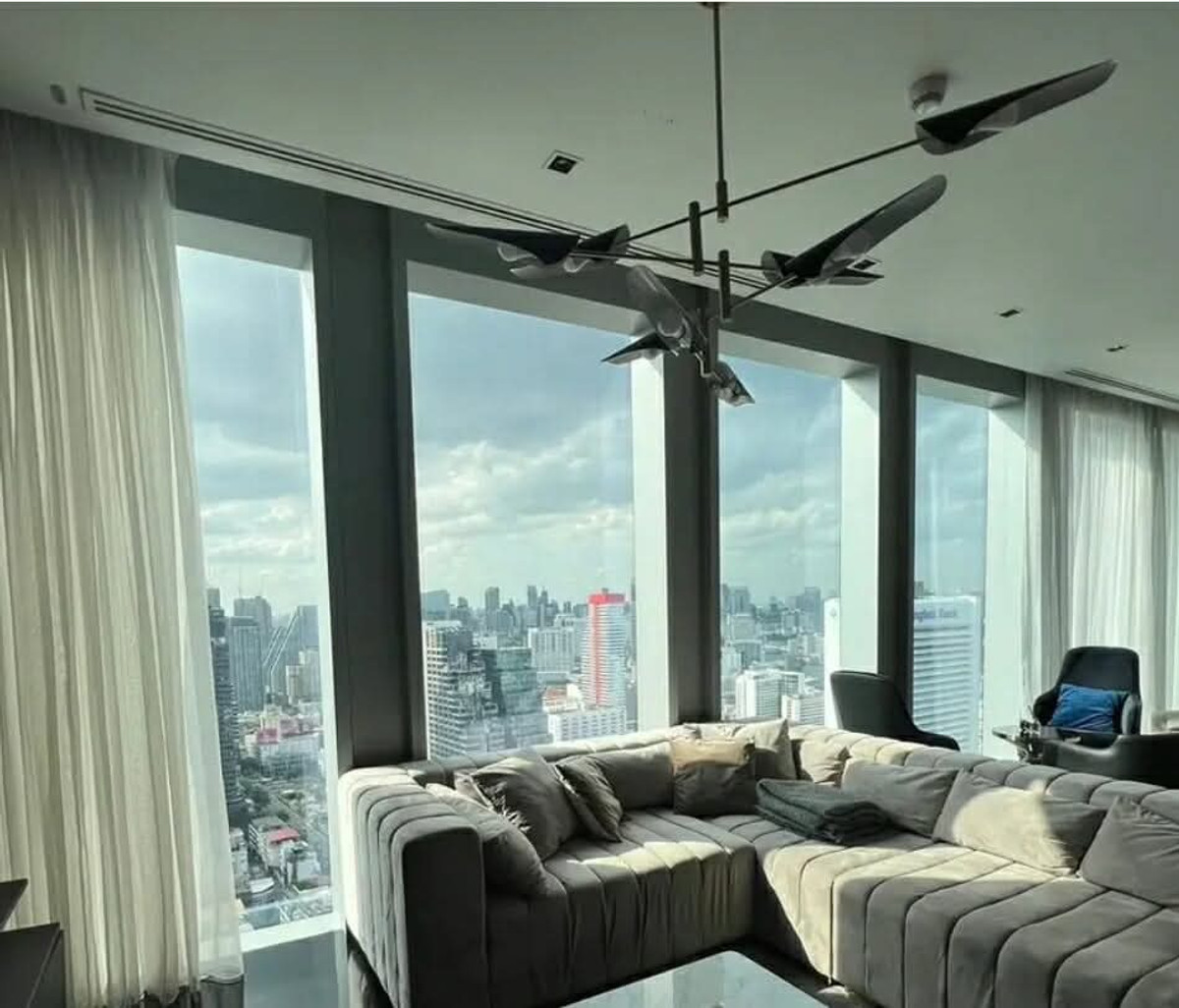 ขายคอนโดสาทร นราธิวาส :  ขาย คอนโด สาทร สีลม The Ritz-Carlton Residences 3 นอน ชั้นสูง ขายพร้อมผู้เช่า / โทร 098-6542399