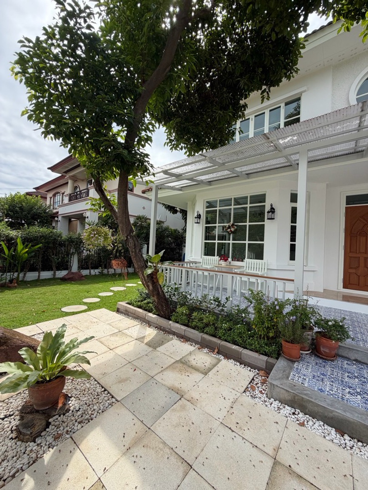 For SaleHouseKasetsart, Ratchayothin : Nantawan Watcharaphon - Phahonyothin ✨ Newly renovated entire house, white, clean, luxurious, ready to move in.