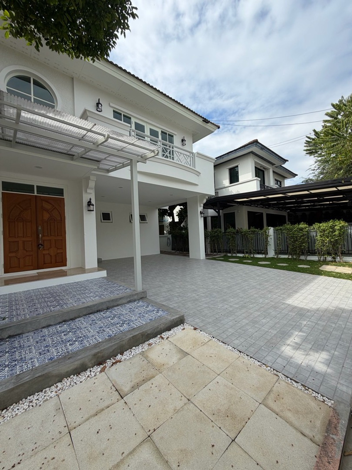 For SaleHouseKasetsart, Ratchayothin : Nantawan Watcharaphon - Phahonyothin ✨ Newly renovated entire house, white, clean, luxurious, ready to move in.