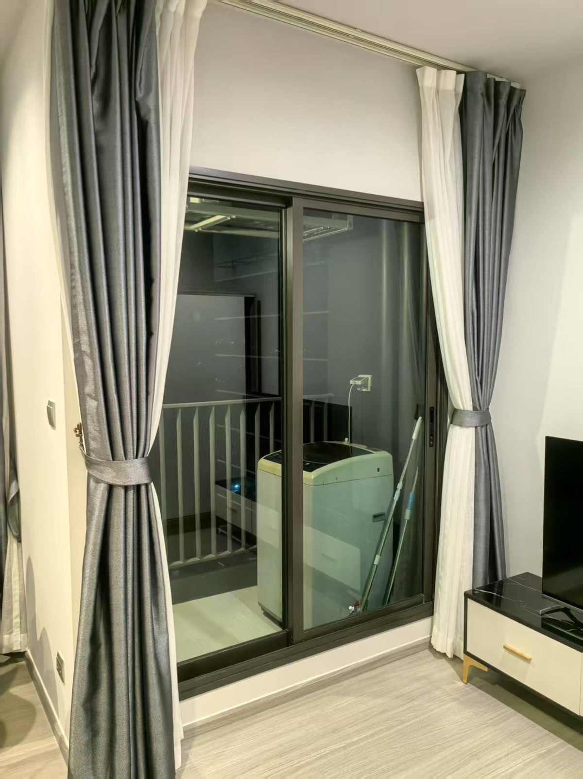 ให้เช่าคอนโดพระราม 9 เพชรบุรีตัดใหม่ RCA : [For Rent] Life Asoke Rama 9 | 1BR 28 sq.m | Floor 20 | 18,000 THB | Ref: T2119 | LINE: @323gqmho | Tel: 064-831-5424