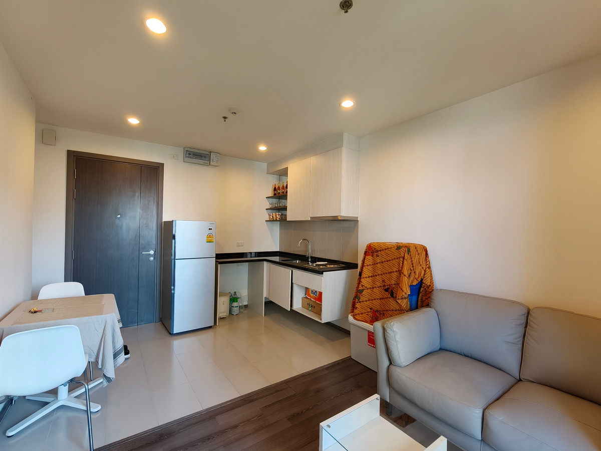 ขายคอนโดอ่อนนุช อุดมสุข : ห้องที่คุ้มค่าที่สุดที่จะซื้อที่ The Base Park East ห้อง Rare Item ใหญ่พิเศษมีเพียงชั้นละห้อง