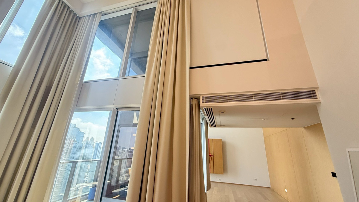คอนโดสีลม ศาลาแดง บางรัก : 🌇 The Lofts Silom Duplex เพดานสูง Double Volume พร้อมแสงธรรมชาติสวยงาม
