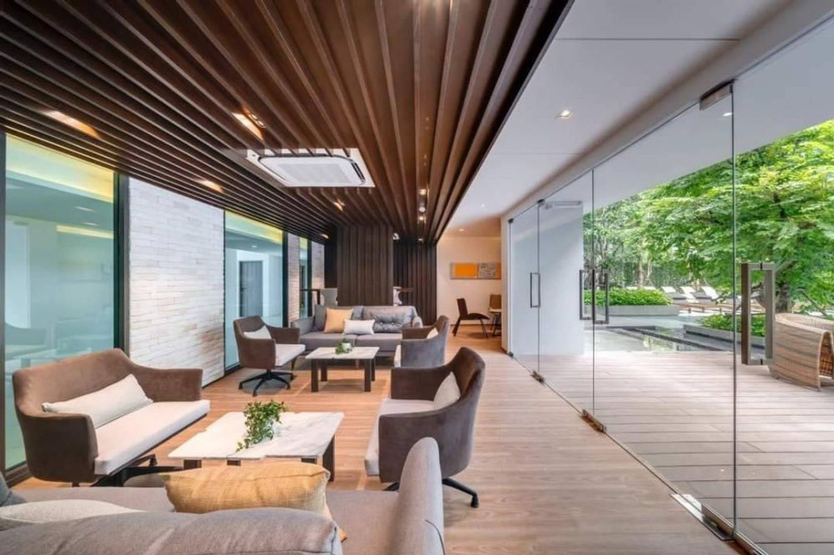 ให้เช่าคอนโดอ่อนนุช อุดมสุข : ให้เช่า: The Excel Hideaway Sukhumvit 50 (ดิ เอ็กเซล ไฮด์อะเวย์ สุขุมวิท 50) ห้องมุมที่ดีที่สุด วิวสระอลังการ พร้อมเข้าอยู่ทันที รถรับ-ส่งไป BTS อ่อนนุช