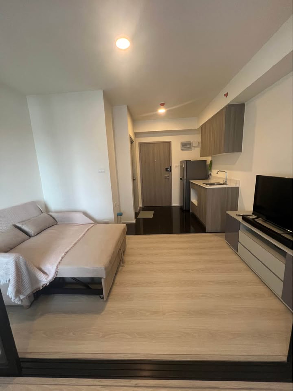 For RentCondoBangna, Bearing, Lasalle : 🔥 For rent a space Mega 2 🔥 📍 Next to Mega Bangna, walk within minutes! 🛍