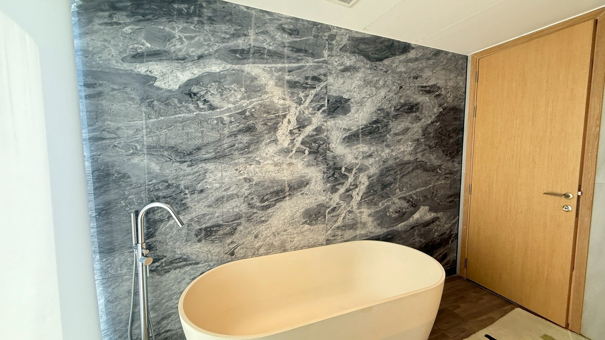 คอนโดสีลม ศาลาแดง บางรัก : 🌇 The Lofts Silom Duplex เพดานสูง Double Volume พร้อมแสงธรรมชาติสวยงาม