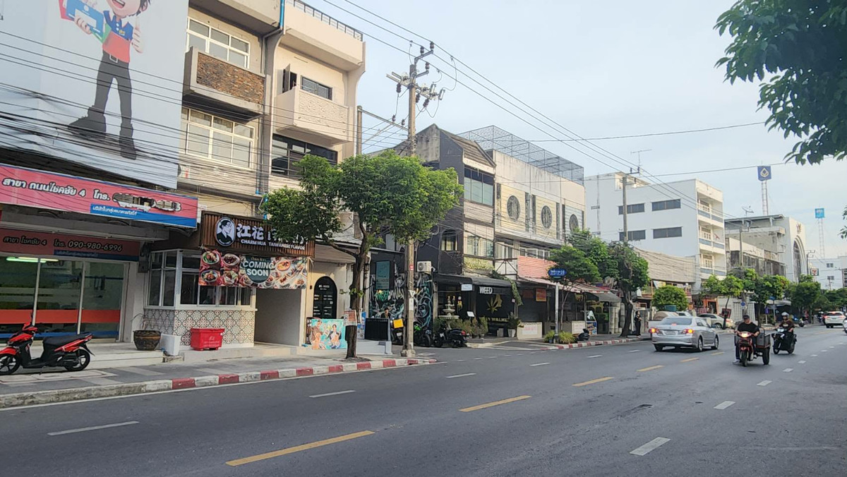 ขายอาคารพาณิชย์โชคชัย4 ลาดพร้าว71 :  อาคารพาณิชย์ 4 ชั้น – ทำเลทอง โชคชัย 4  ข้างกองปราบ   แถมผู้เช่า! รับรายได้ทันที เดือนละ 24,000 บาท