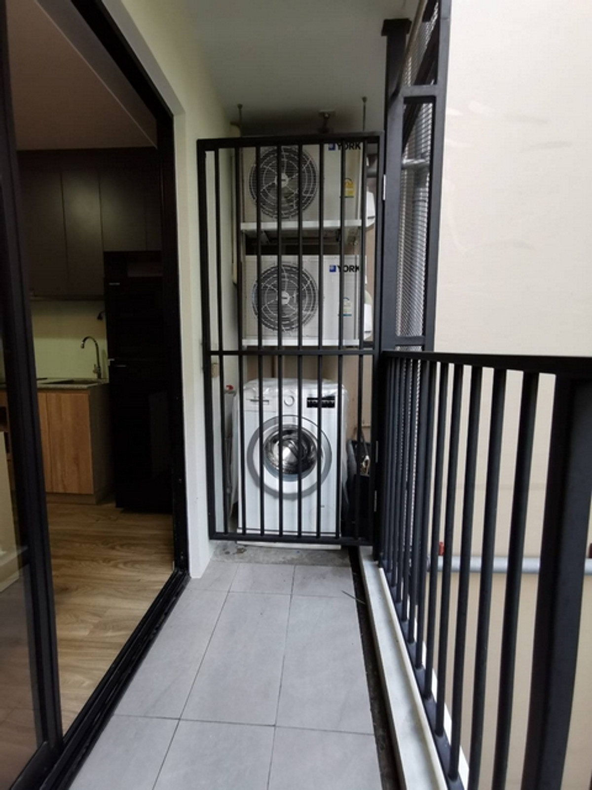 ให้เช่าคอนโดสาทร นราธิวาส : ให้เช่าคอนโด Blossom สาทรเจริญราษฎร์ ขนาด 30 ตรม ใกล้ BTS สุรศักดิ์