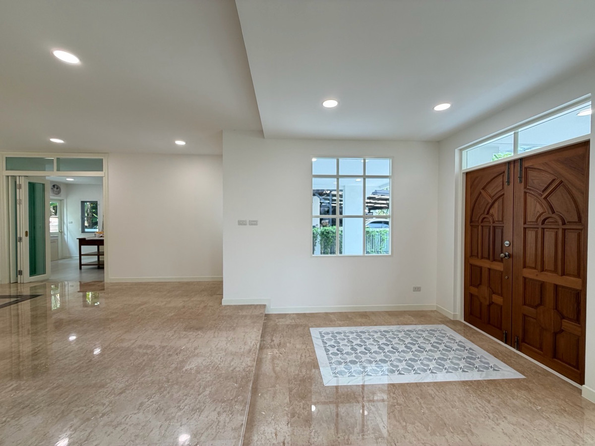 For SaleHouseKasetsart, Ratchayothin : Nantawan Watcharaphon - Phahonyothin ✨ Newly renovated entire house, white, clean, luxurious, ready to move in.