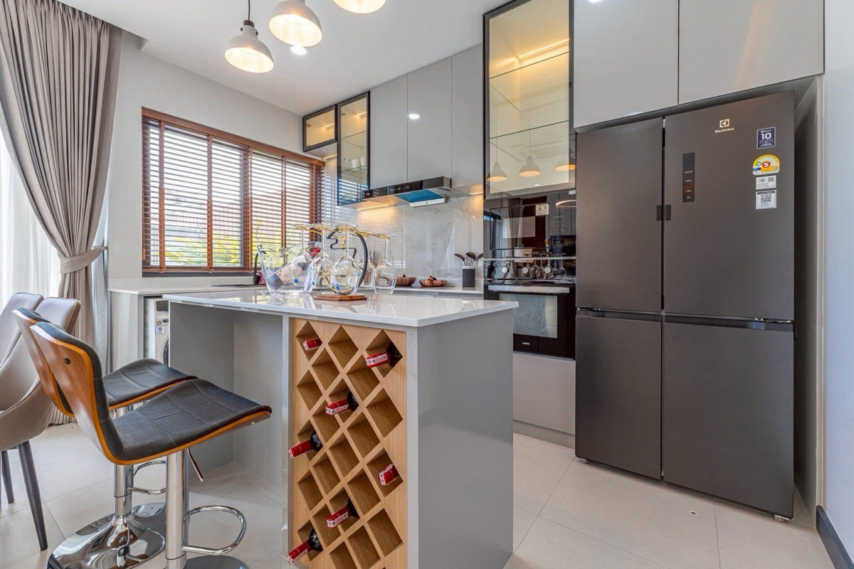 ขายพัทยา บางแสน ชลบุรี สัตหีบ : บ้านเดี่ยว ชั้นเดียว พร้อมสระว่ายน้ำ รวมเฟอร์นิเจอร์เครื่องใช้ไฟฟ้าแต่งครบ 