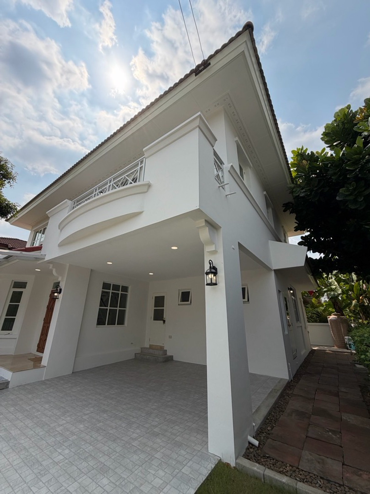 For SaleHouseKasetsart, Ratchayothin : Nantawan Watcharaphon - Phahonyothin ✨ Newly renovated entire house, white, clean, luxurious, ready to move in.
