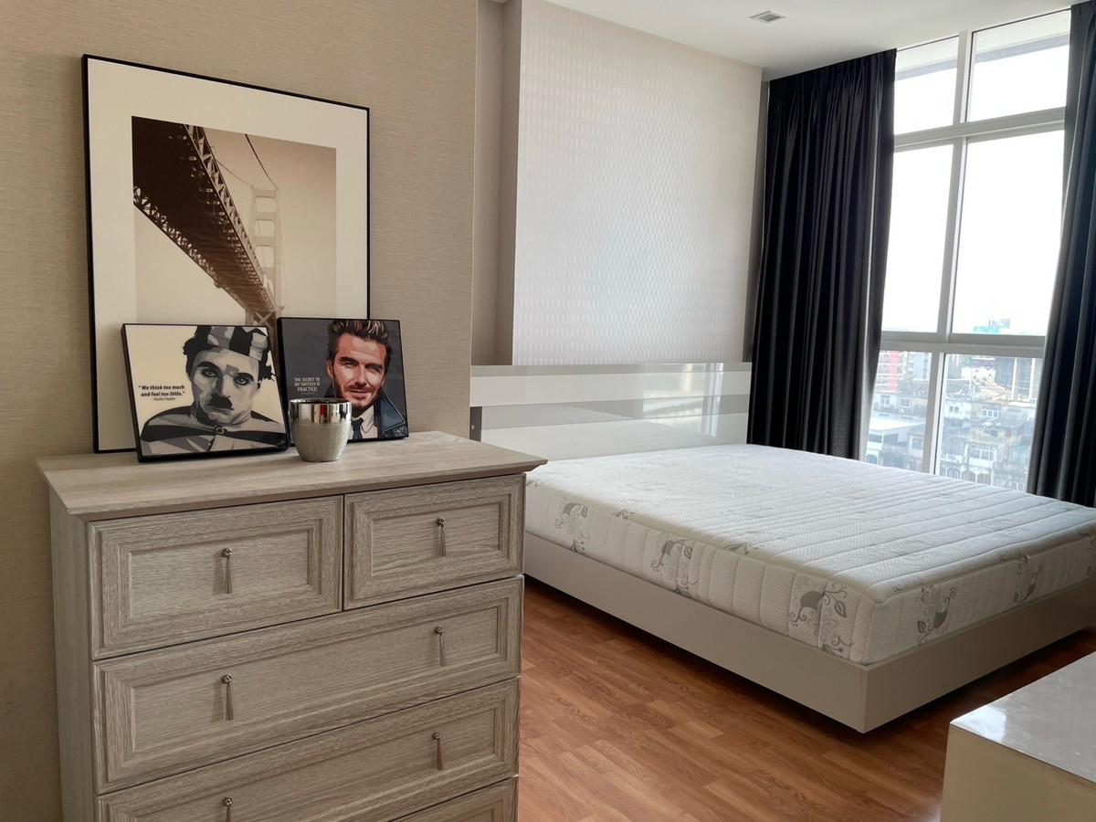 For RentCondoBangna, Bearing, Lasalle : ✨ Modern 1-Bedroom at The Coast Bangkok | 45 sq.m. | High Floor | Bright & Spacious | Bathtub | 0 m. from BTS Bang Na