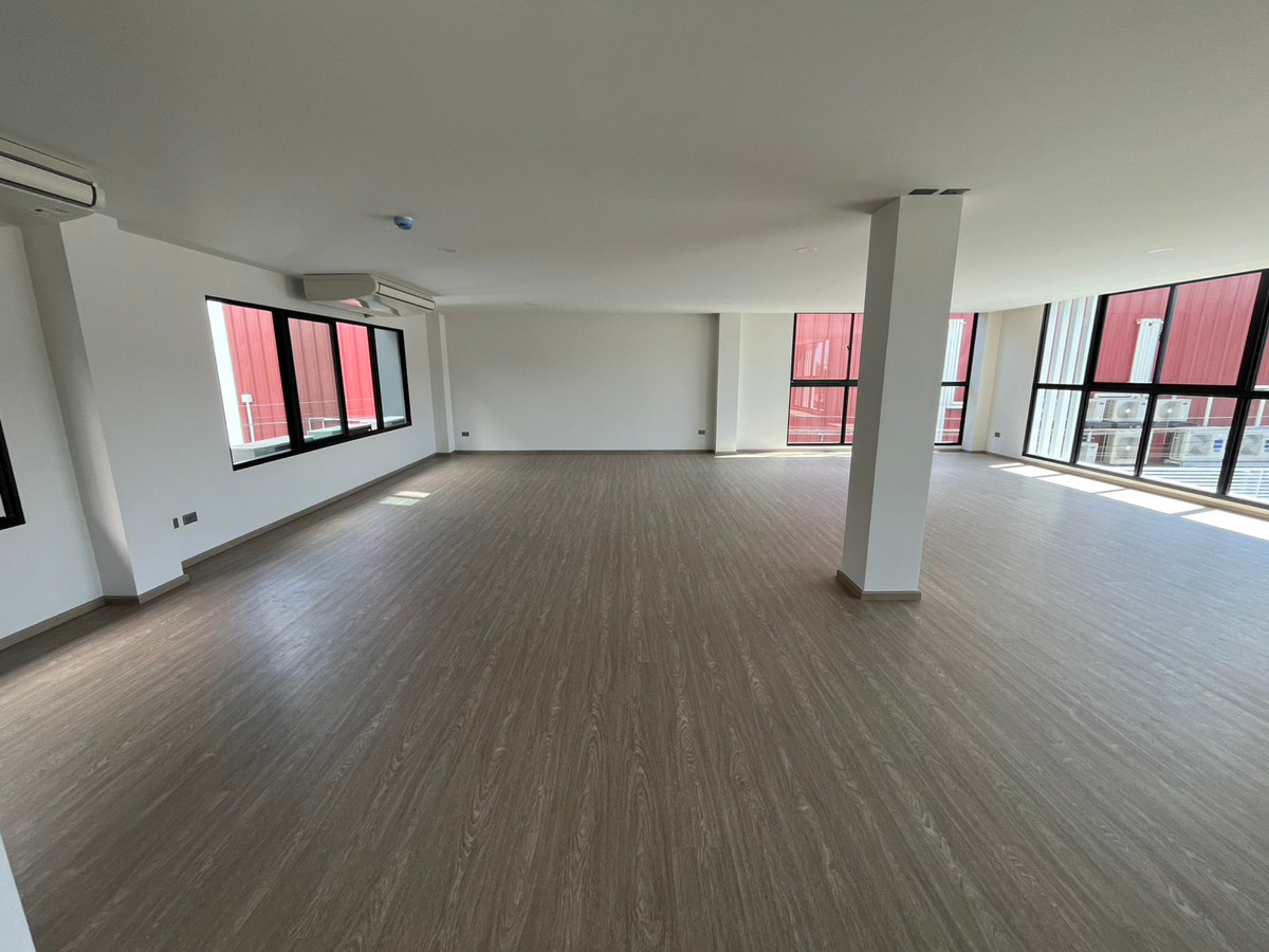 For SaleHome OfficePattanakan, Srinakarin : 🏢 Selling DUO LOFT, corner plot @ Nirvana @Work Krungthep Kreetha, premium design office building. For businesses that need a modern image and large usable space.