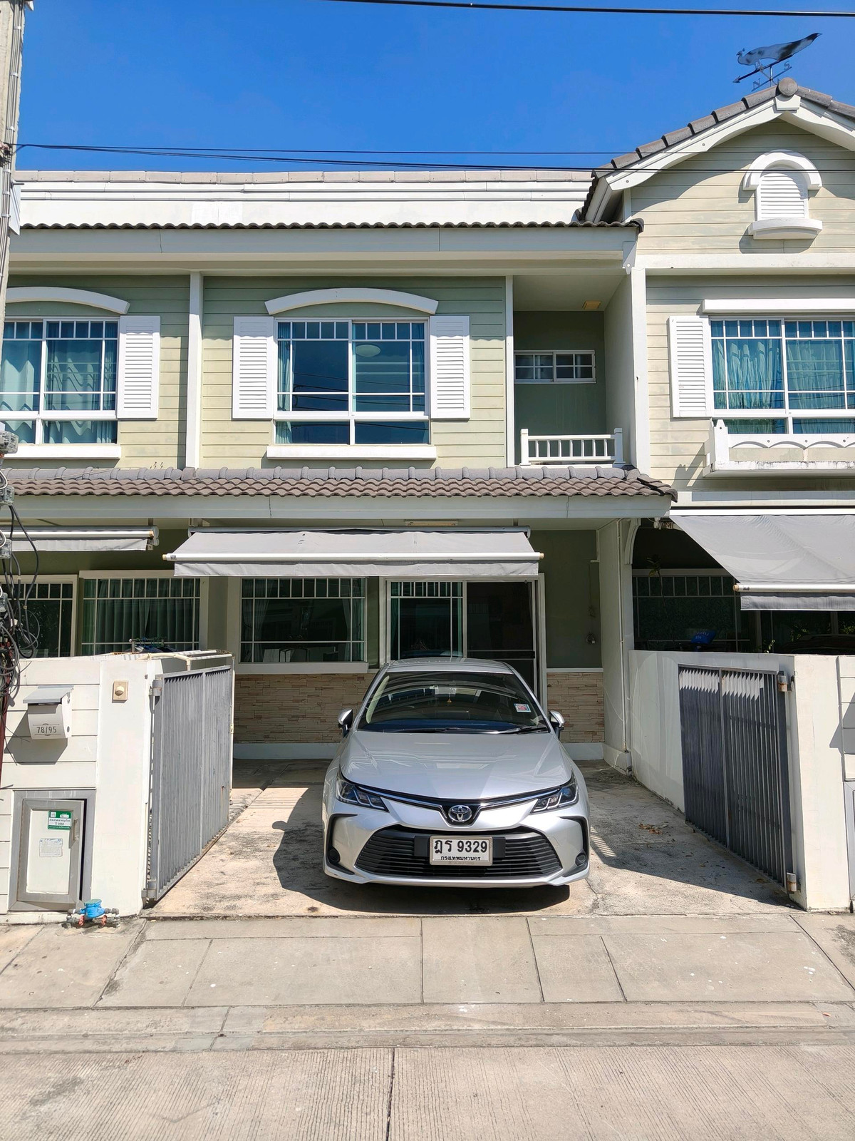 For RentTownhomeBangna, Bearing, Lasalle : Km.7 Phase 1 Soi Ratchawinit Bang Kaeo School, behind Mega Bangna Department Store.