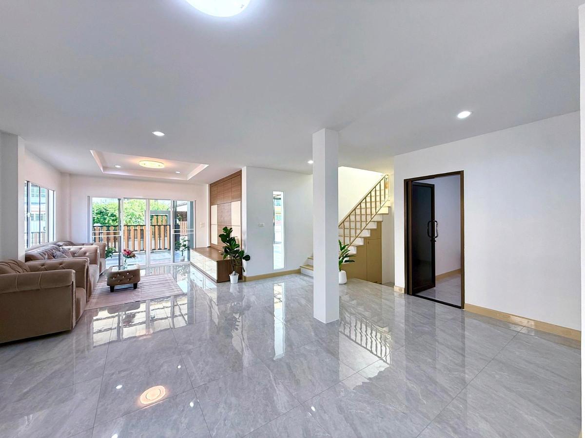 For SaleHouseMin Buri, Romklao : 2-story detached house, Piam Phirom Village, Soi Mitmaitri, Fashion Island Department Store, The Promenade, Big C Minburi, Minburi Market, Lotus Minburi, renovated and ready to move in.