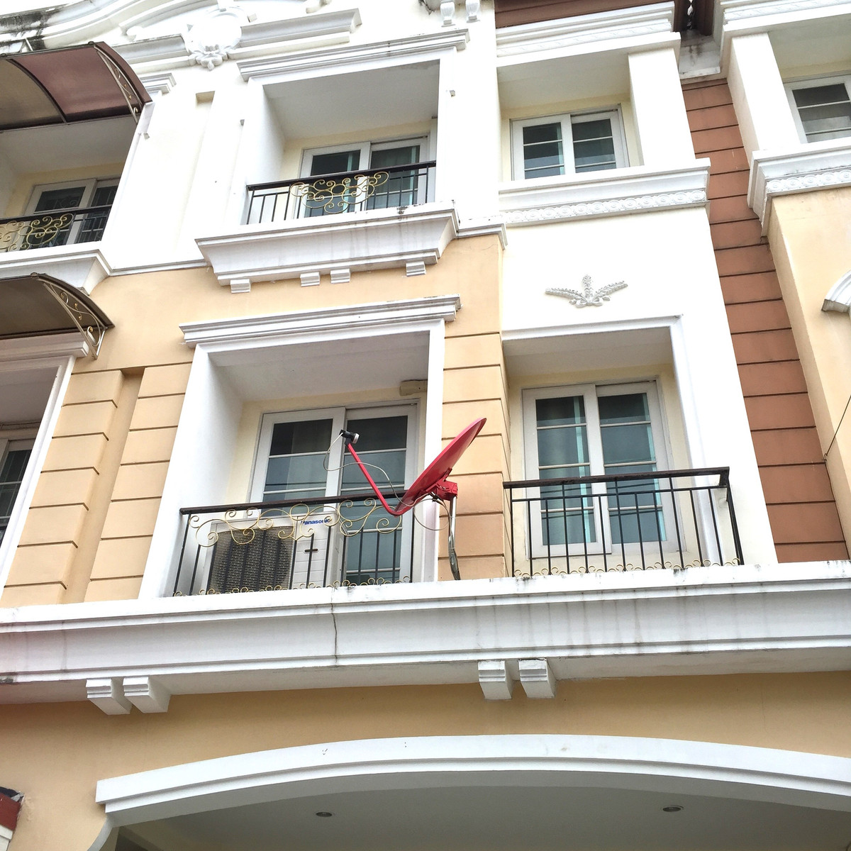 For RentTownhomeThaphra, Talat Phlu, Wutthakat : Townhome for rent, 3 floors, Urban Sathorn project, next to the main Ratchaphruek Road, 3 bedrooms, 3 bathrooms, near Bang Wa BTS station.