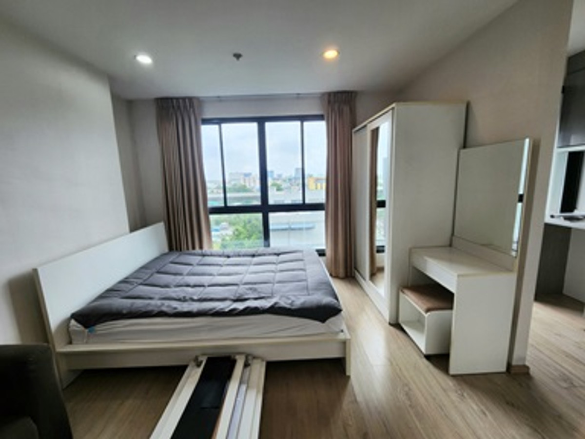 For RentCondoThaphra, Talat Phlu, Wutthakat : Corner room for rent, Ideo Sathorn Thapra (Ideo Sathorn Thapra), next to BTS Pho Nimit, 300 meters, with furniture + washing machine, only 8,500 baht.
