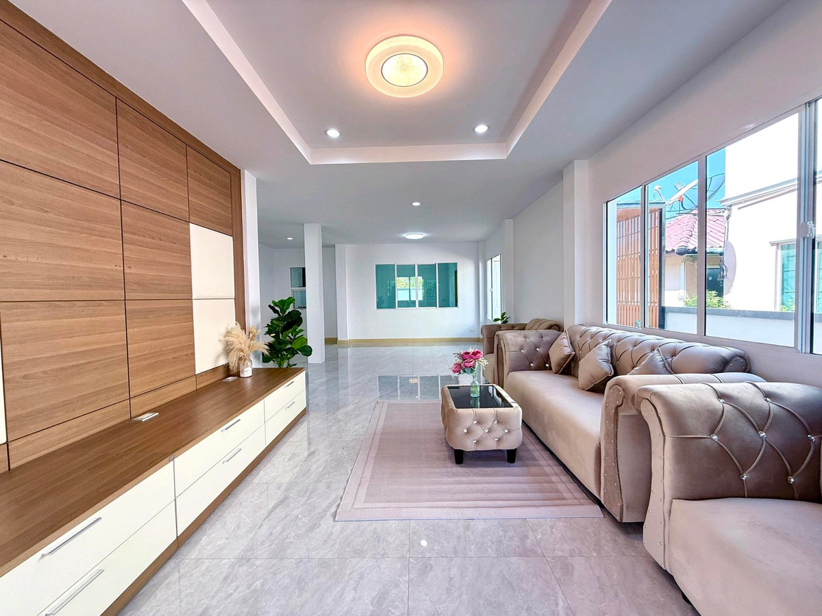 For SaleHouseMin Buri, Romklao : 2-story detached house, Piam Phirom Village, Soi Mitmaitri, Fashion Island Department Store, The Promenade, Big C Minburi, Minburi Market, Lotus Minburi, renovated and ready to move in.