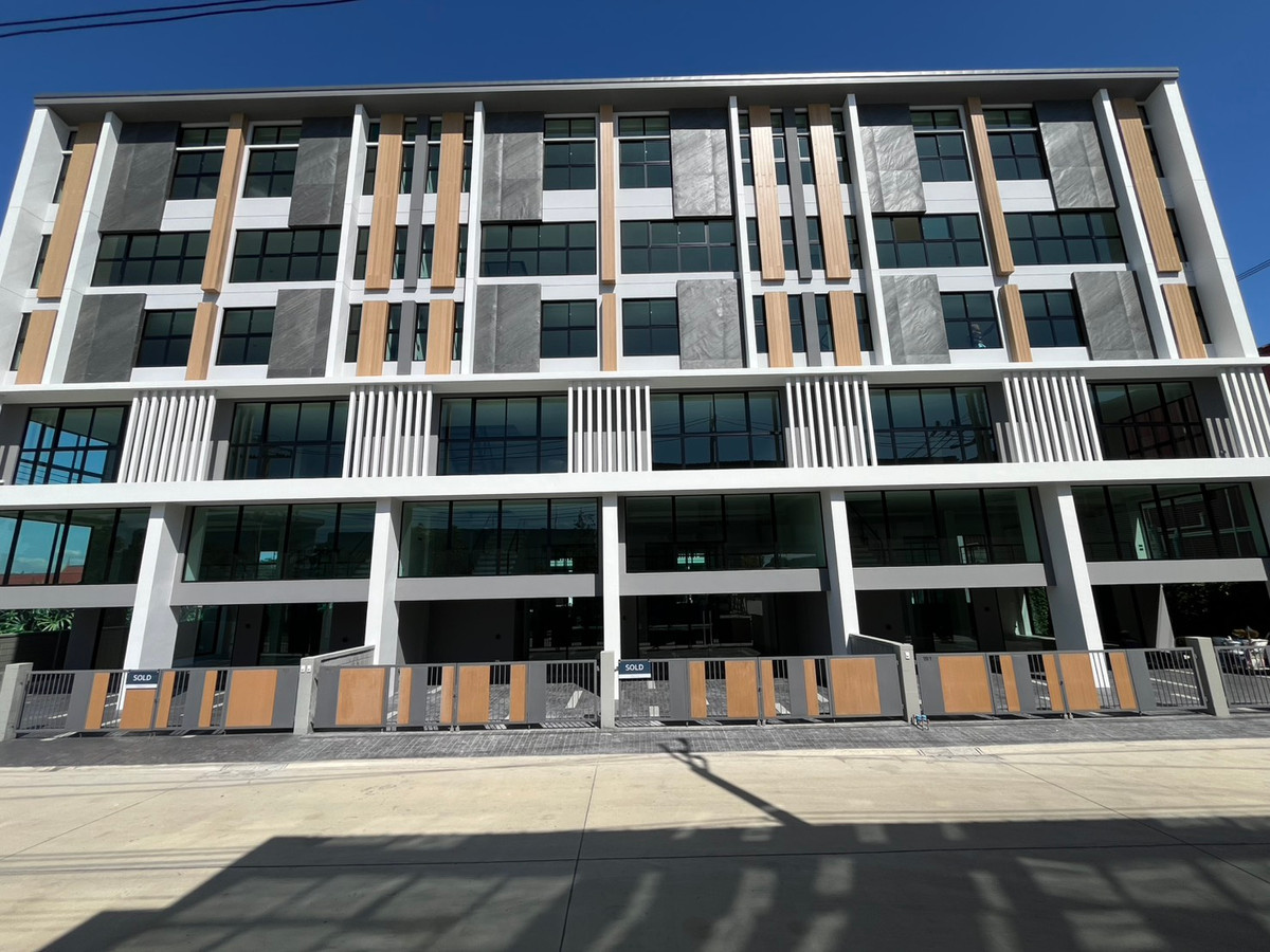 ขายโฮมออฟฟิศพัฒนาการ ศรีนครินทร์ : 🏢 ขาย DUO LOFT แปลงหัวมุม @ Nirvana @Work กรุงเทพกรีฑา อาคารออฟฟิศดีไซน์พรีเมียม สำหรับธุรกิจที่ต้องการภาพลักษณ์ทันสมัยและพื้นที่ใช้งานขนาดใหญ่ 