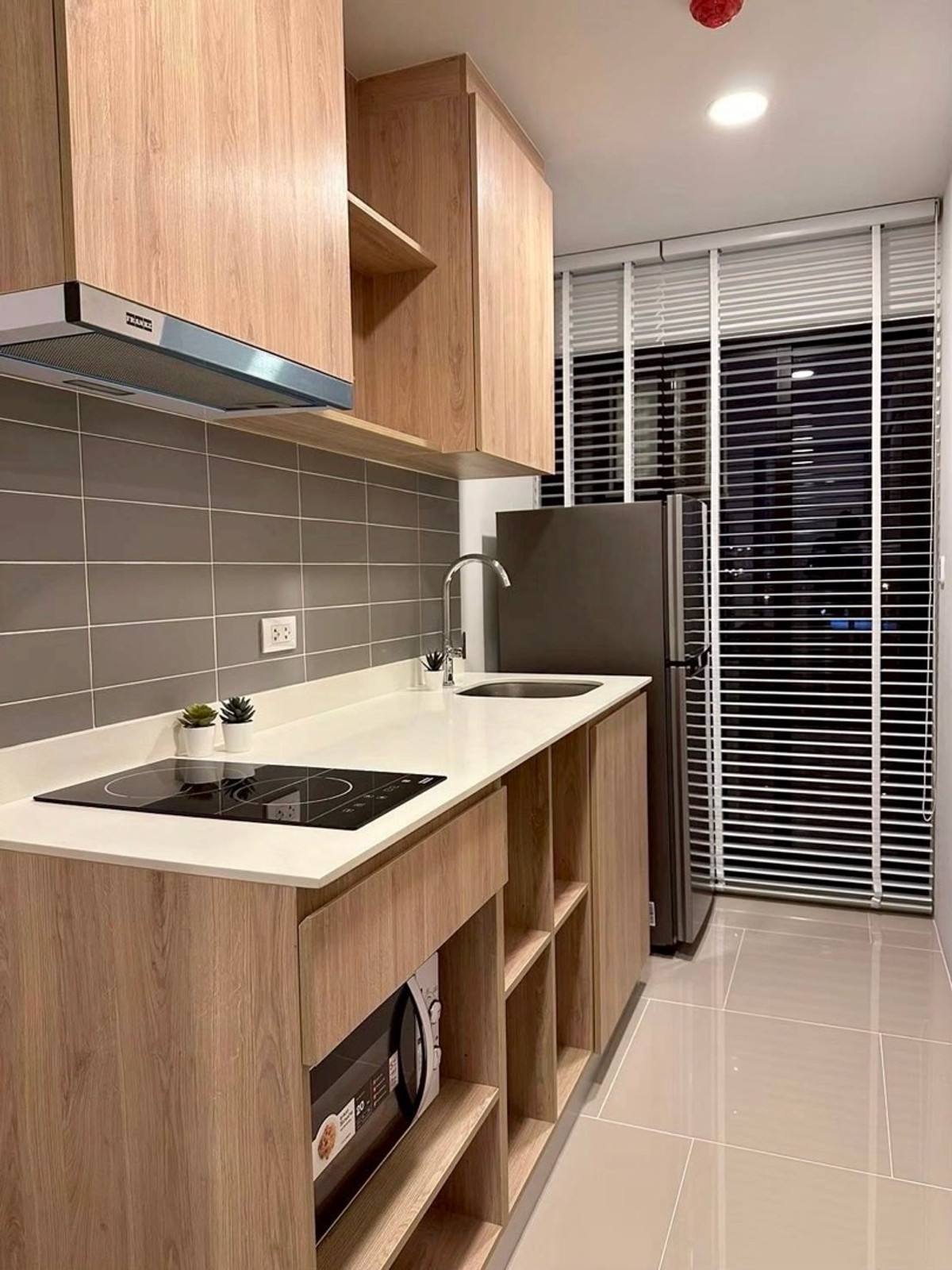 ให้เช่าคอนโดปิ่นเกล้า จรัญสนิทวงศ์ : @condocurator📍ให้เช่า Chawathai Pinklao เฟอร์นิเจอร์ครบ มีเครื่องซักผ้า [PM4341]