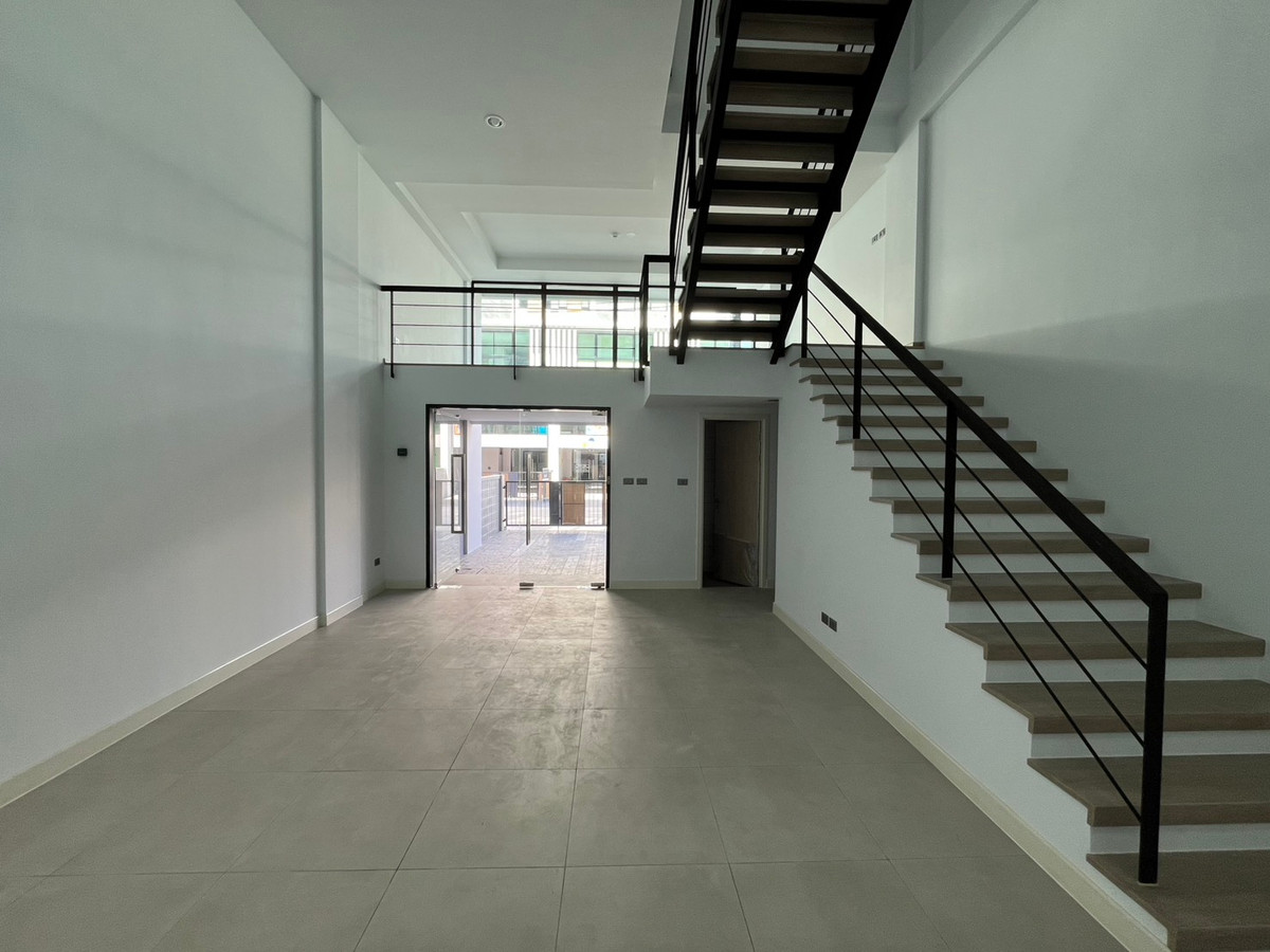 For SaleHome OfficePattanakan, Srinakarin : 🔥 Urgent! Home office Nirvana@Work Krungthep Kreetha - Plot 17, hottest location in the zone, price only 16.9 million. Interested in buying at a special discount, call 087-808-3690 — Rare Item !