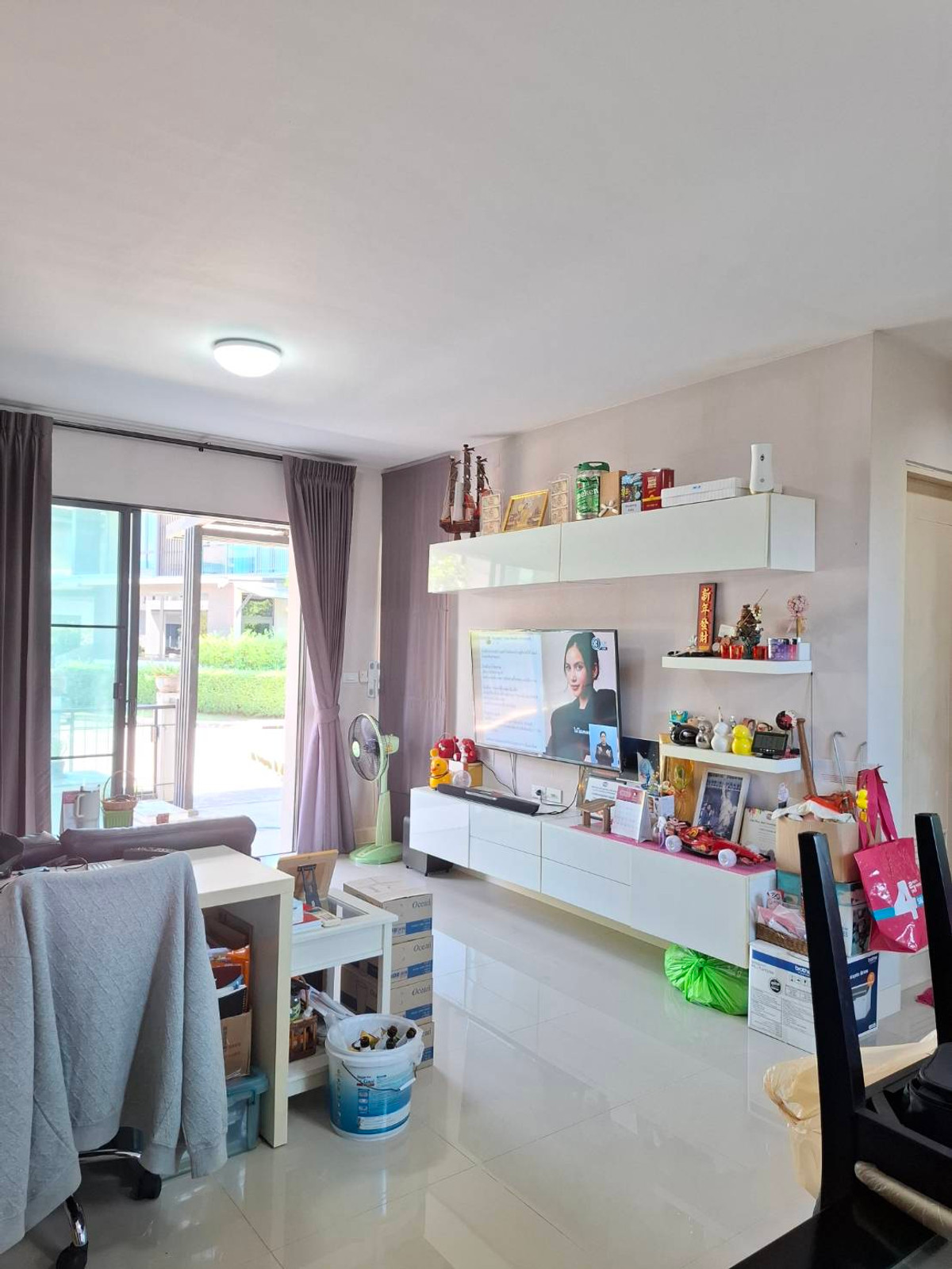 For SaleHouseNawamin, Ramindra : Bored with life in a cramped condo or house where you have to wait every night for parking? Wide main road, close to the expressway at Habitia Orbit Hathairat.