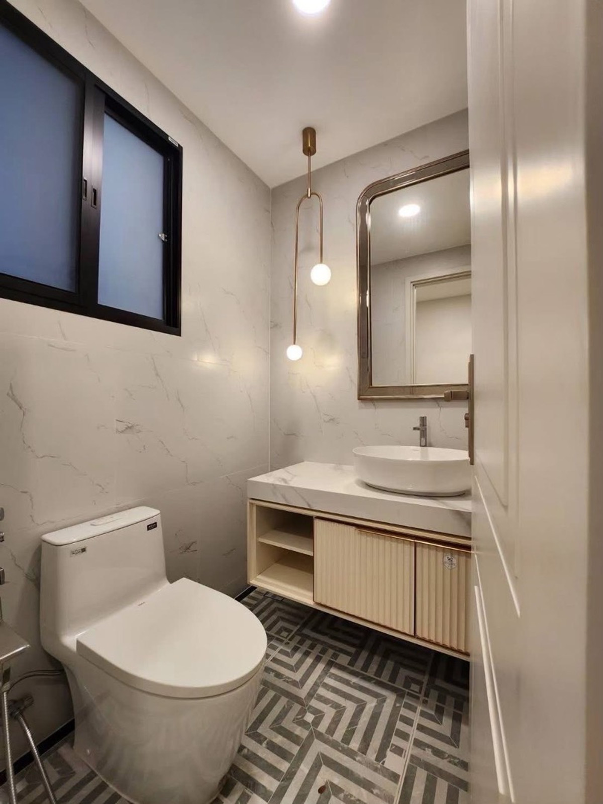 ให้เช่าบ้านพัฒนาการ ศรีนครินทร์ : ให้เช่า นันทวัน พระราม 9-กรุงเทพกีฑาตัดใหม่ ขนาด 302 Sq.m 4 bed 5 bath เพียง 190,000 เท่านั้น !!