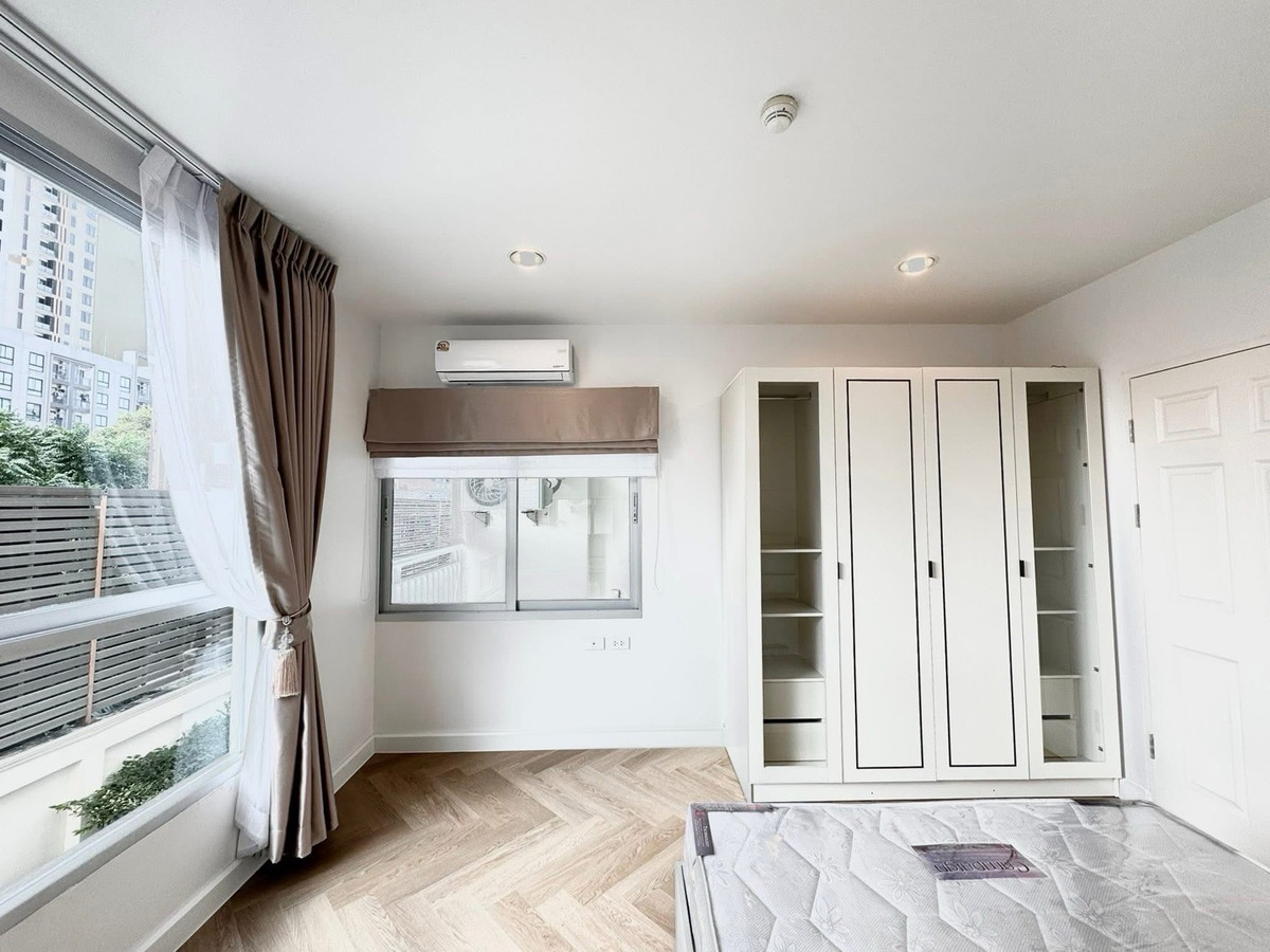 ขายคอนโดสะพานควาย จตุจักร : ❤️ขายด่วน คอนโดย่าน สะพานควาย - จตุจักร✨ Life @ phahon 18 ✨สนใจ line @900cqqhk tel 0859114585 ❤️
🌟 ไลฟ์ แอท พหล 18 🌟
🏦 ขาย 2,990,000 บาท 
🏠 ขนาด 41 ตร.ม. 1 ห้องนอน 1 ห้องน้ำ 1 ห้องครัว
🚘 1 ที่จอดรถ 
🏢 ส่วนกลาง : ฟิตเนส สระว่ายน้ำ ห้องซาวน่า
