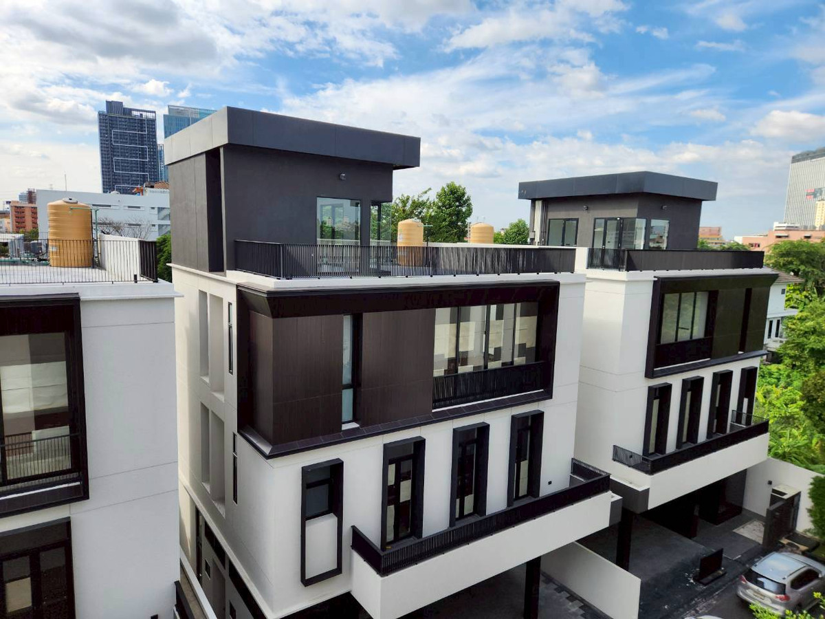 For SaleHouseRamkhamhaeng, Hua Mak : Luxurious 4-story detached house for sale, Rama 9 Soi 39, usable area over 500 sq m., 4 bedrooms, 5 bathrooms, 3 parking spaces, only 39.9 million baht.