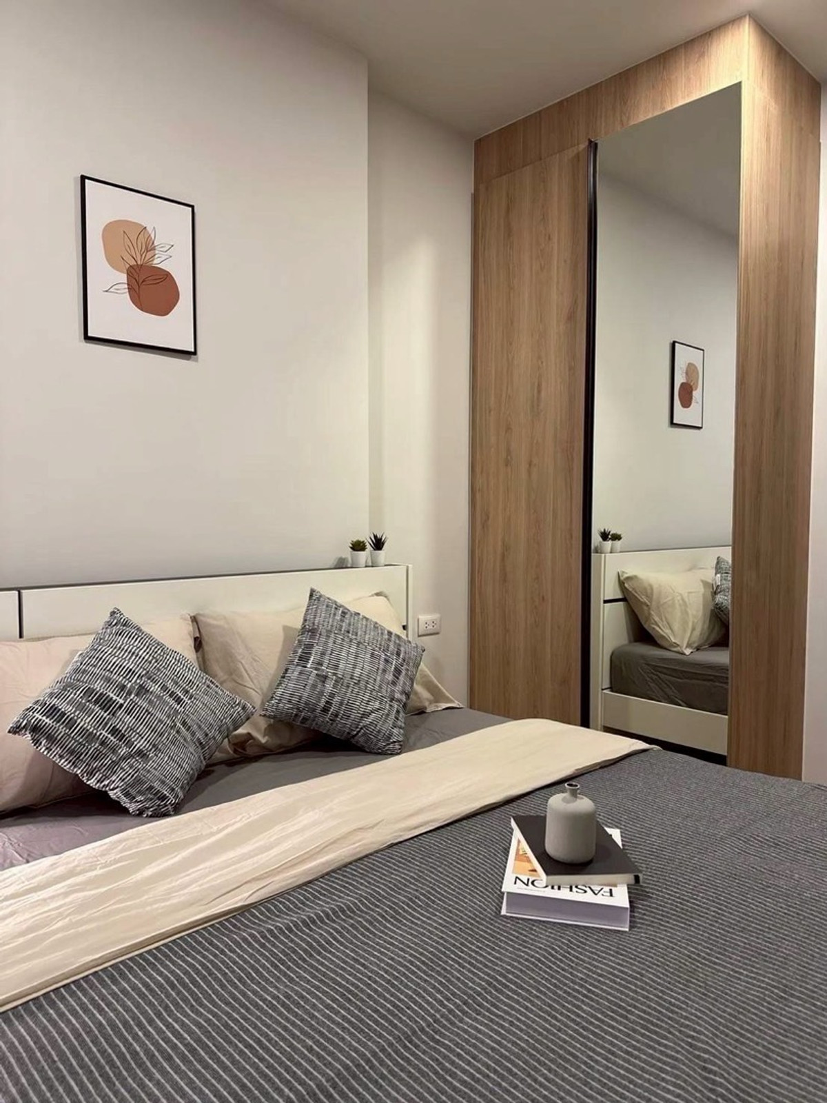 ให้เช่าคอนโดปิ่นเกล้า จรัญสนิทวงศ์ : @condocurator📍ให้เช่า Chawathai Pinklao เฟอร์นิเจอร์ครบ มีเครื่องซักผ้า [PM4341]