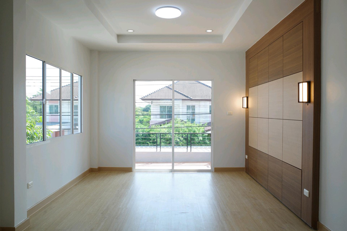 For SaleHouseMin Buri, Romklao : 2-story detached house, Piam Phirom Village, Soi Mitmaitri, Fashion Island Department Store, The Promenade, Big C Minburi, Minburi Market, Lotus Minburi, renovated and ready to move in.