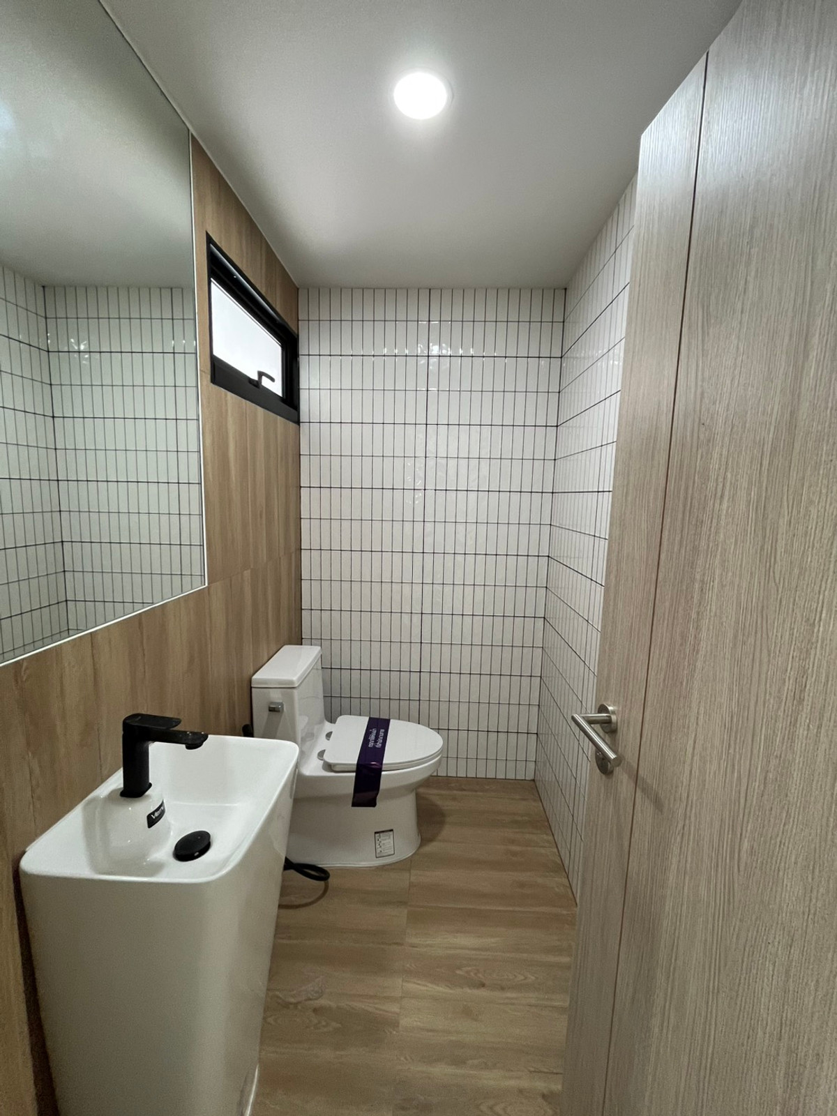 For SaleHome OfficePattanakan, Srinakarin : 🏢 Selling DUO LOFT, corner plot @ Nirvana @Work Krungthep Kreetha, premium design office building. For businesses that need a modern image and large usable space.