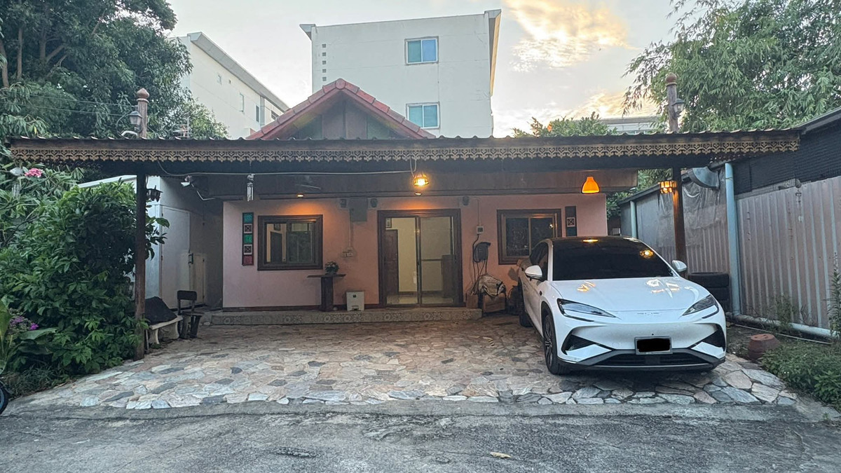 For RentHousePinklao, Charansanitwong : House for rent, good location, ready to move in Soi Wat Inthrawat, Taling Chan