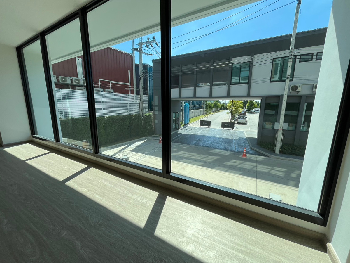 For SaleHome OfficePattanakan, Srinakarin : 🏢 Selling DUO LOFT, corner plot @ Nirvana @Work Krungthep Kreetha, premium design office building. For businesses that need a modern image and large usable space.
