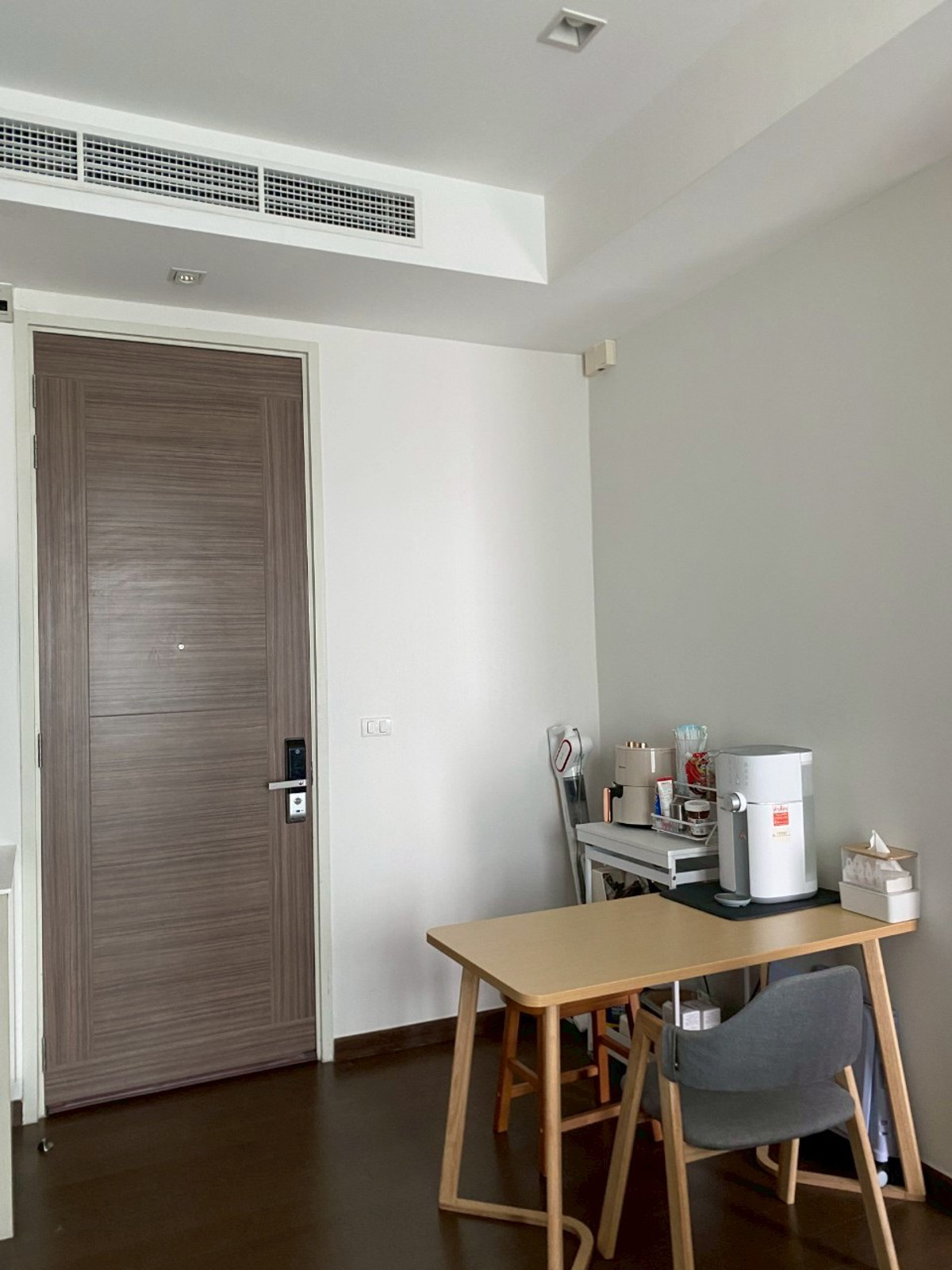 ขายคอนโดพระราม 9 เพชรบุรีตัดใหม่ RCA : Q Asoke / ขายขาดทุน ห้องมุม ติด MRT เพชรบุรี / 2 ห้องนอน 46 ตร.ม. โทร 0937890899