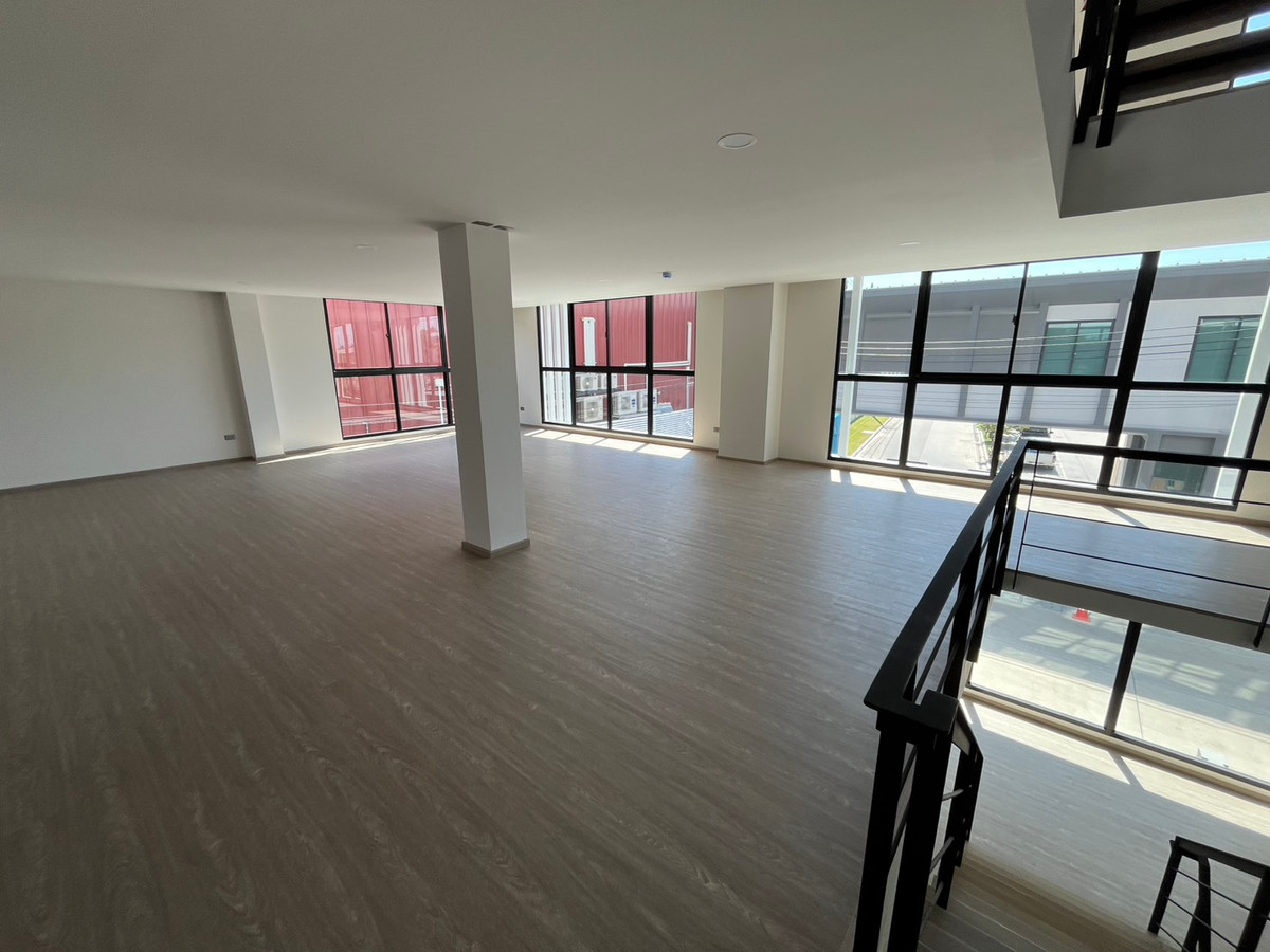 For SaleHome OfficePattanakan, Srinakarin : 🏢 Selling DUO LOFT, corner plot @ Nirvana @Work Krungthep Kreetha, premium design office building. For businesses that need a modern image and large usable space.