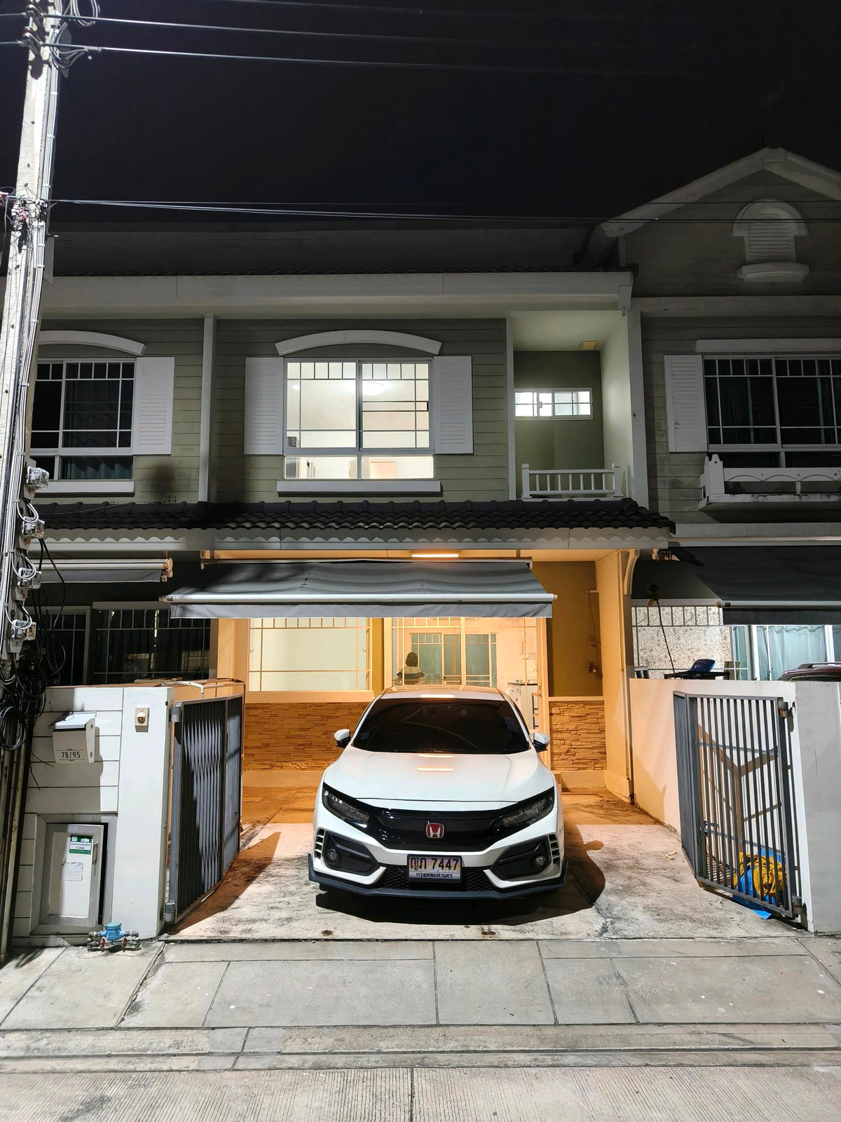 For RentTownhomeBangna, Bearing, Lasalle : Km.7 Phase 1 Soi Ratchawinit Bang Kaeo School, behind Mega Bangna Department Store.