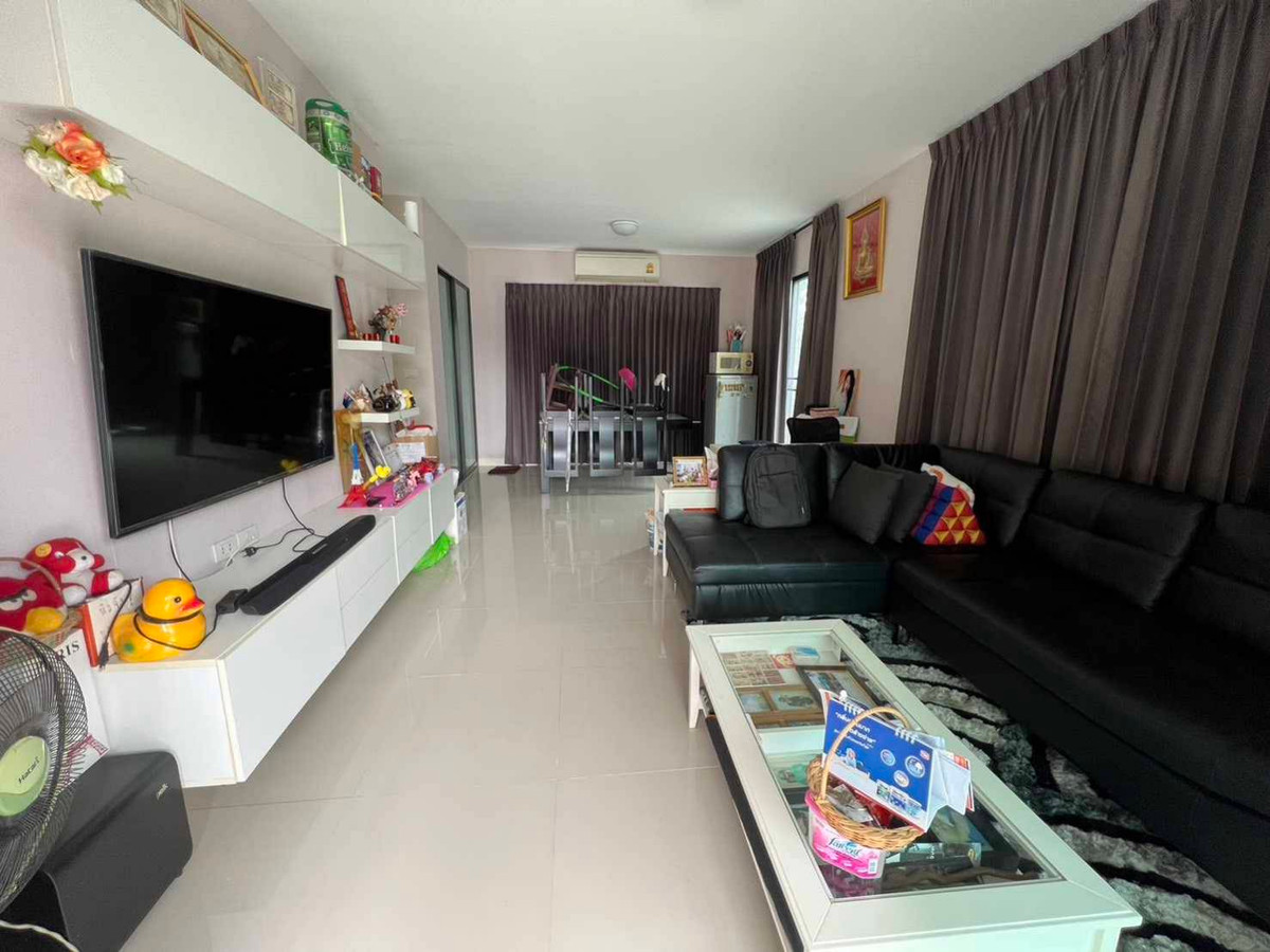 For SaleHouseNawamin, Ramindra : Bored with life in a cramped condo or house where you have to wait every night for parking? Wide main road, close to the expressway at Habitia Orbit Hathairat.