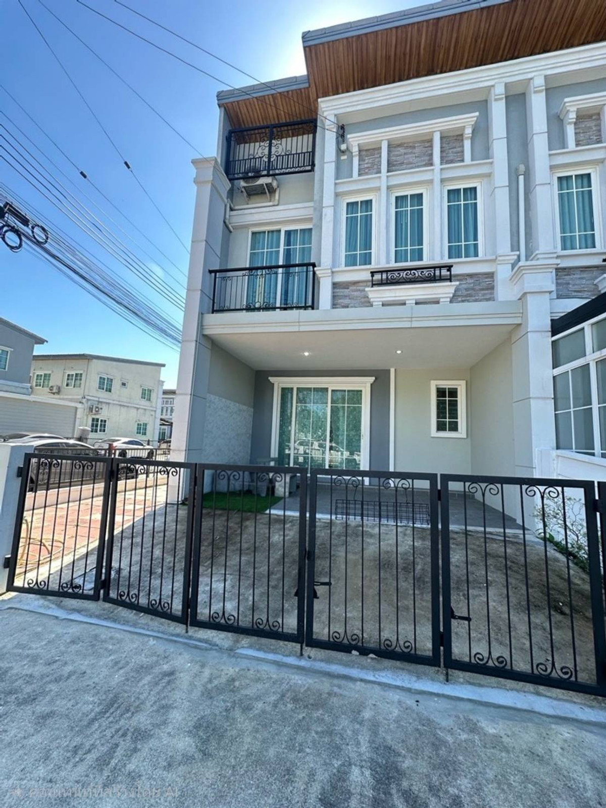 For RentTownhomeKaset Nawamin,Ladplakao : Townhome for rent, Golden Town 3, Lat Phrao - Kaset Nawamin, near Max Value, Nawamin branch, just 10 minutes.