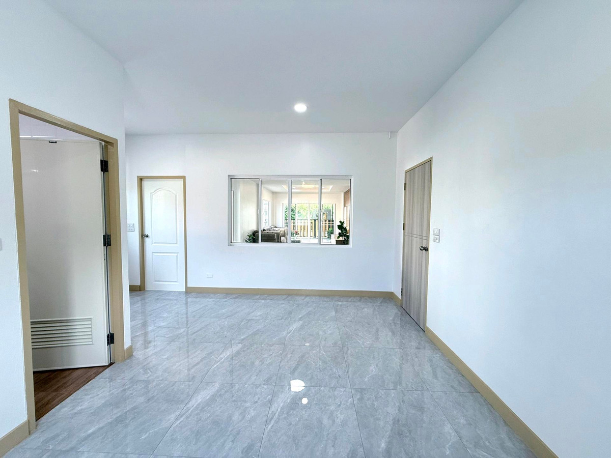 For SaleHouseMin Buri, Romklao : 2-story detached house, Piam Phirom Village, Soi Mitmaitri, Fashion Island Department Store, The Promenade, Big C Minburi, Minburi Market, Lotus Minburi, renovated and ready to move in.