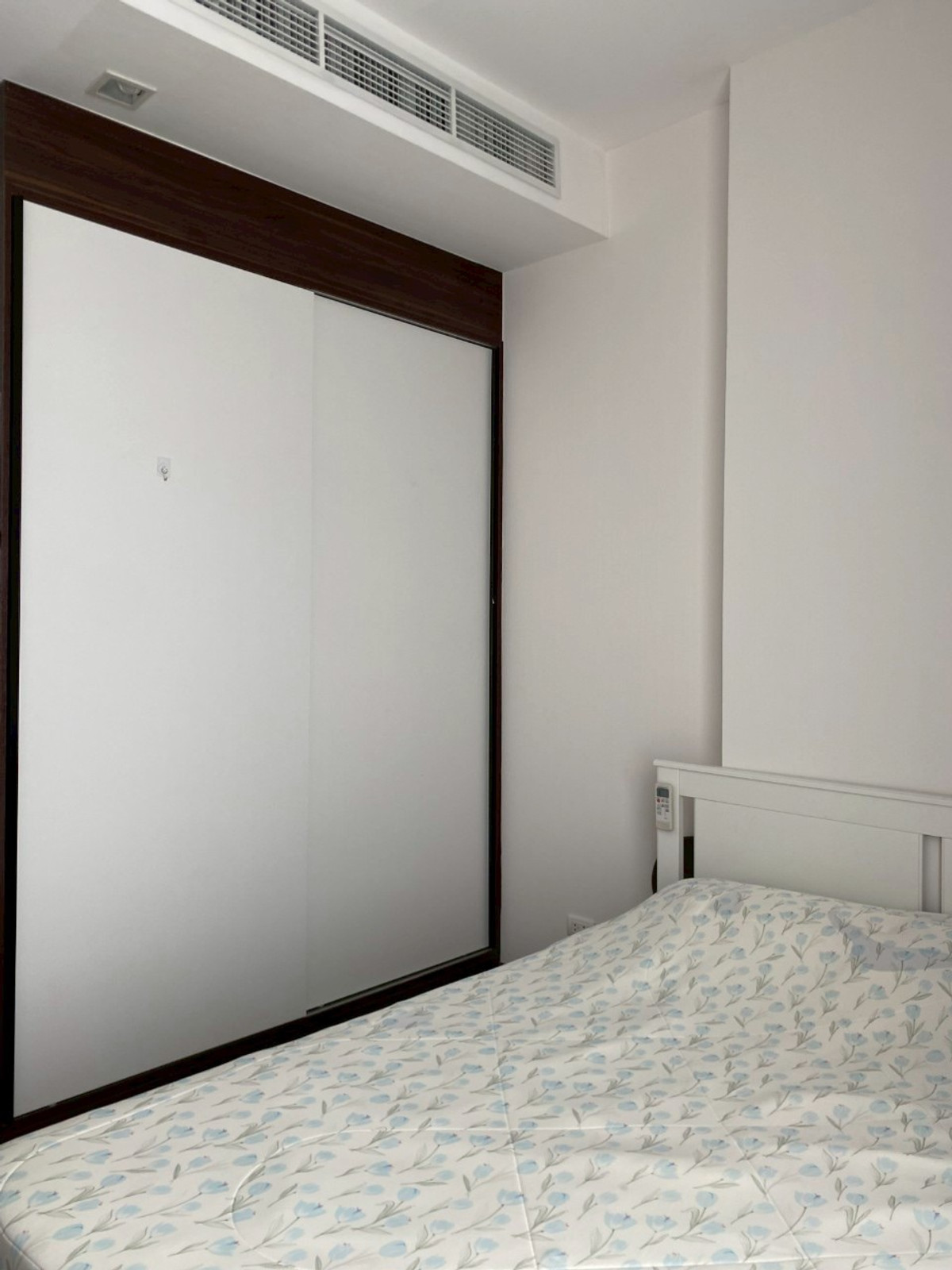 ขายคอนโดพระราม 9 เพชรบุรีตัดใหม่ RCA : Q Asoke / ขายขาดทุน ห้องมุม ติด MRT เพชรบุรี / 2 ห้องนอน 46 ตร.ม. โทร 0937890899