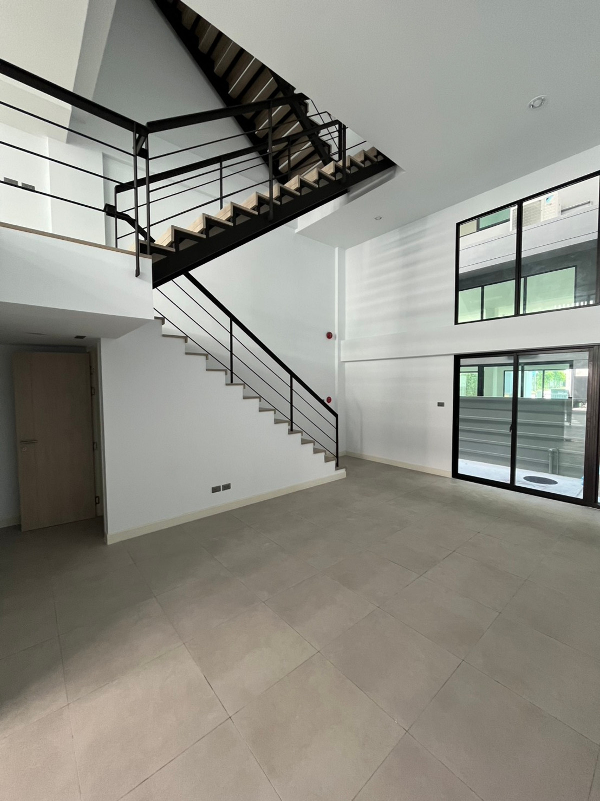 For SaleHome OfficePattanakan, Srinakarin : 🔥 Urgent! Home office Nirvana@Work Krungthep Kreetha - Plot 17, hottest location in the zone, price only 16.9 million. Interested in buying at a special discount, call 087-808-3690 — Rare Item !