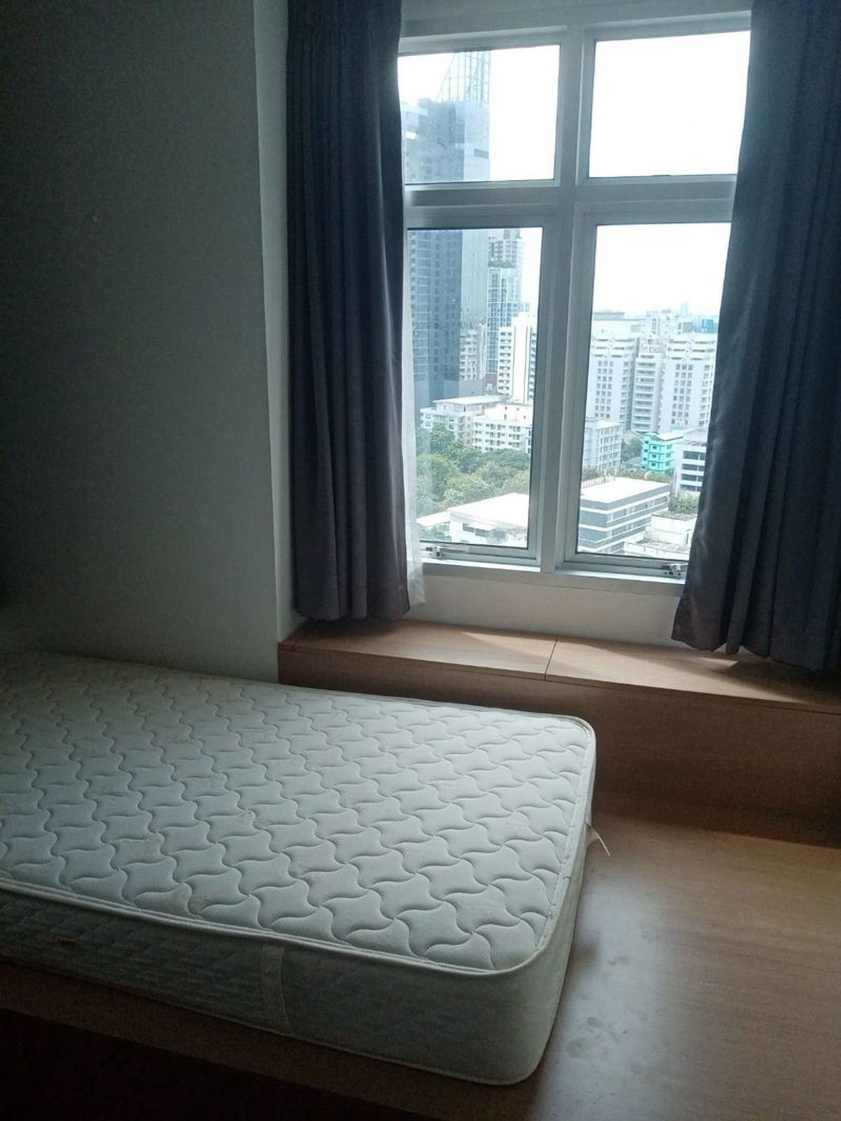 ให้เช่าคอนโดราชเทวี พญาไท : Chewathai Rajchaprarob 60 sq.m. 中 日 Please add LINE ID @806qphgn o8415o5483