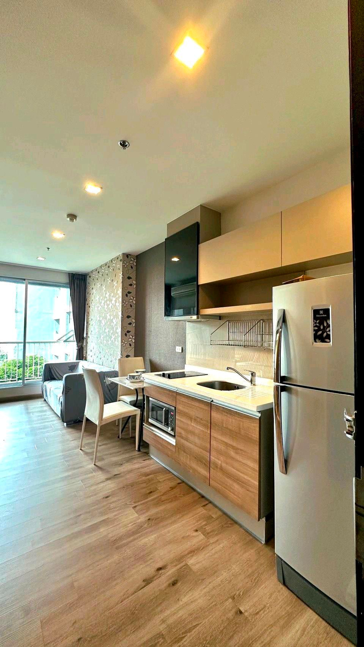 For RentCondoOnnut, Udomsuk : Rhythm Sukhumvit50 bts onnut 35sqm.1br 21000bht per month please add line paolin1